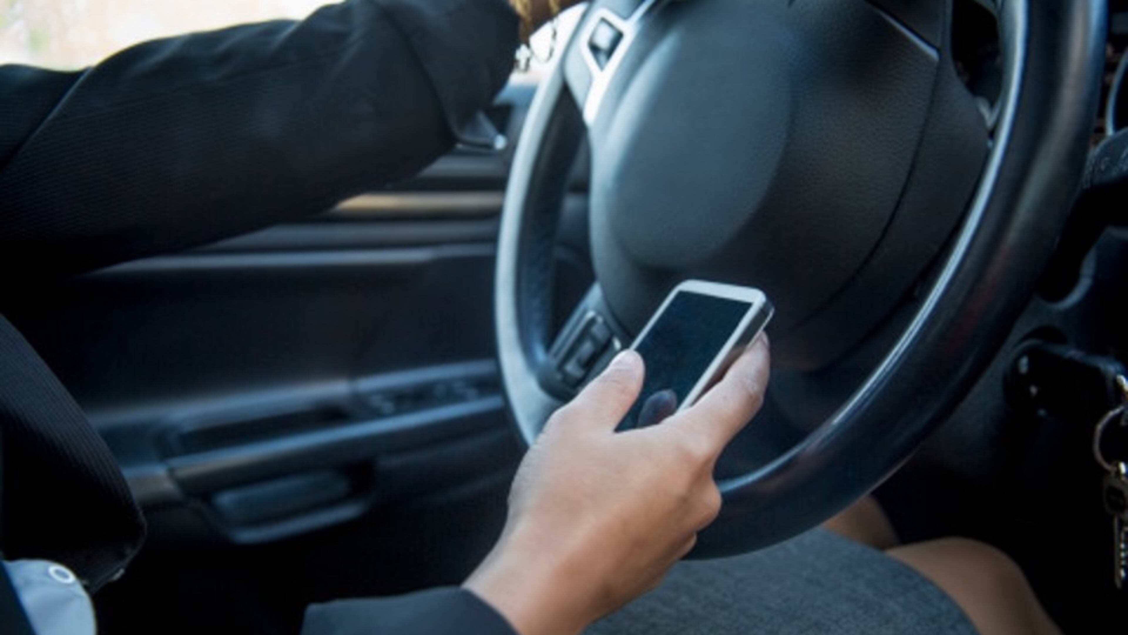 A second public hearing is scheduled for 7 p.m. Jan. 2 by the Smyrna City Council on whether to prohibit the use of handheld mobile phones and portable electronic devices while driving. AJC file photo