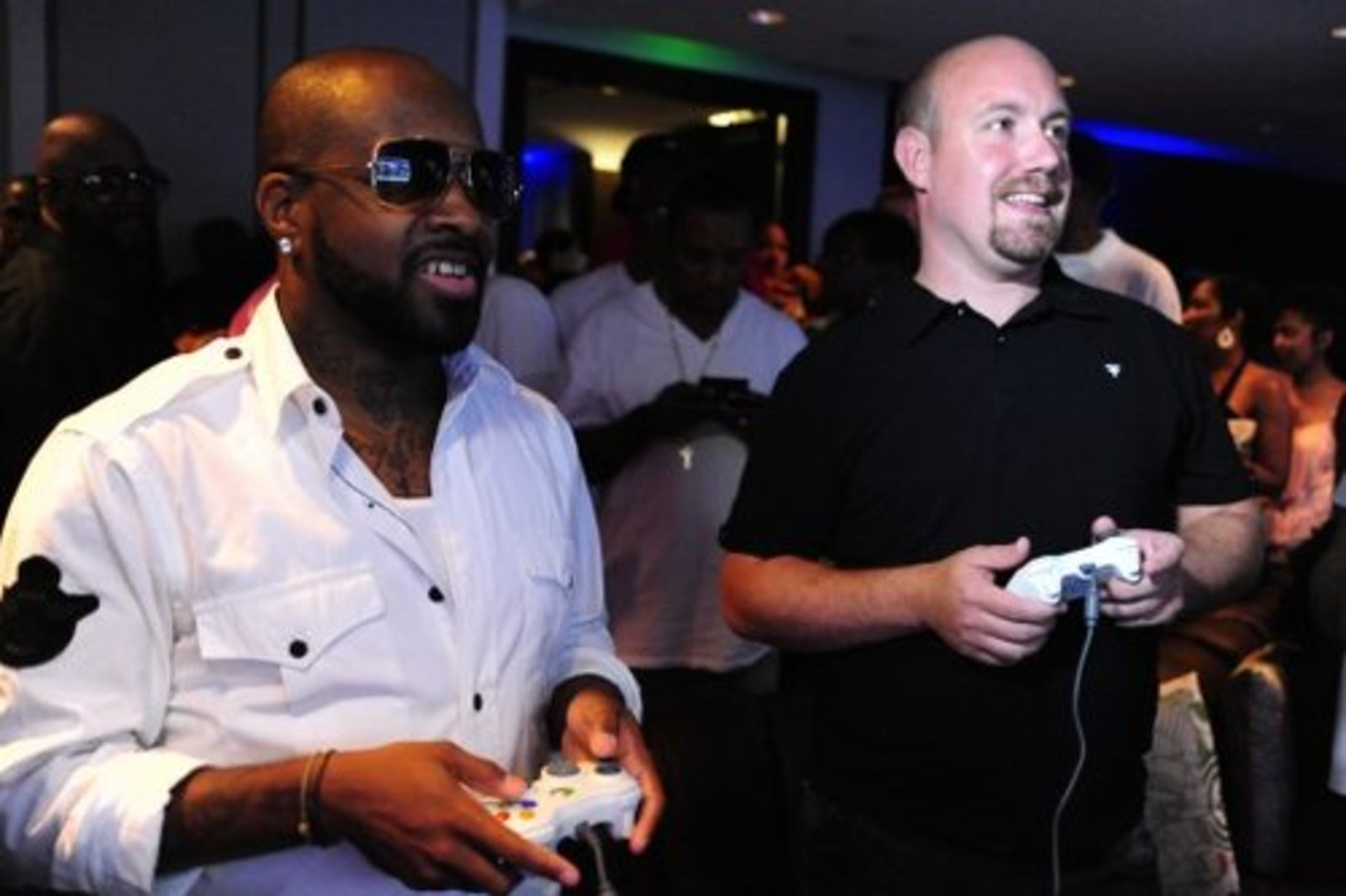 Jermaine Dupri challenges the marketing director of EA Sports.