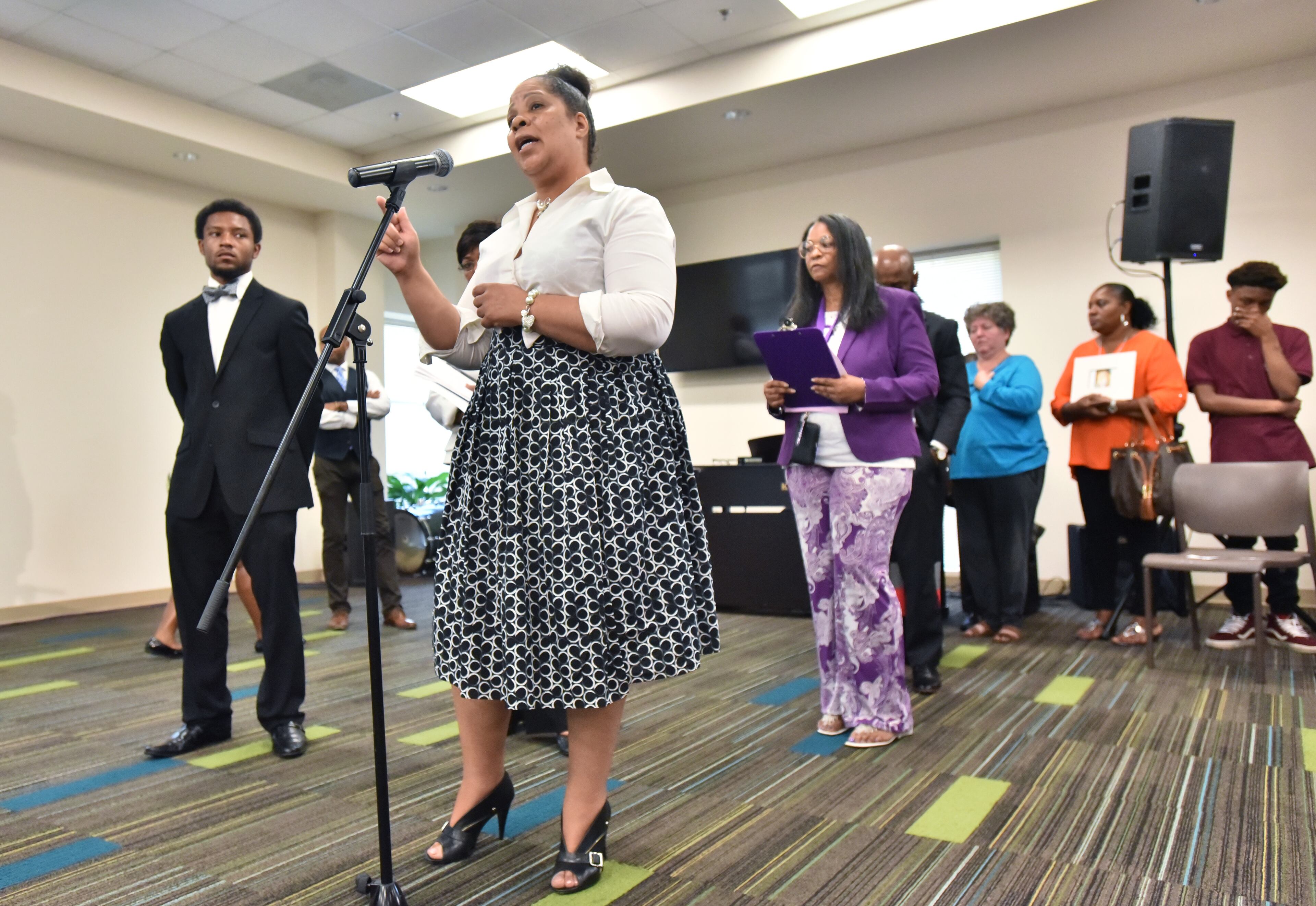 Donna Murray shares her thoughts during a town hall discussion about the impact of gun violence at the Martin Luther King Sr. Community Resources Complex in Atlanta on Wednesday, June 29, 2016. HYOSUB SHIN / HSHIN@AJC.COM