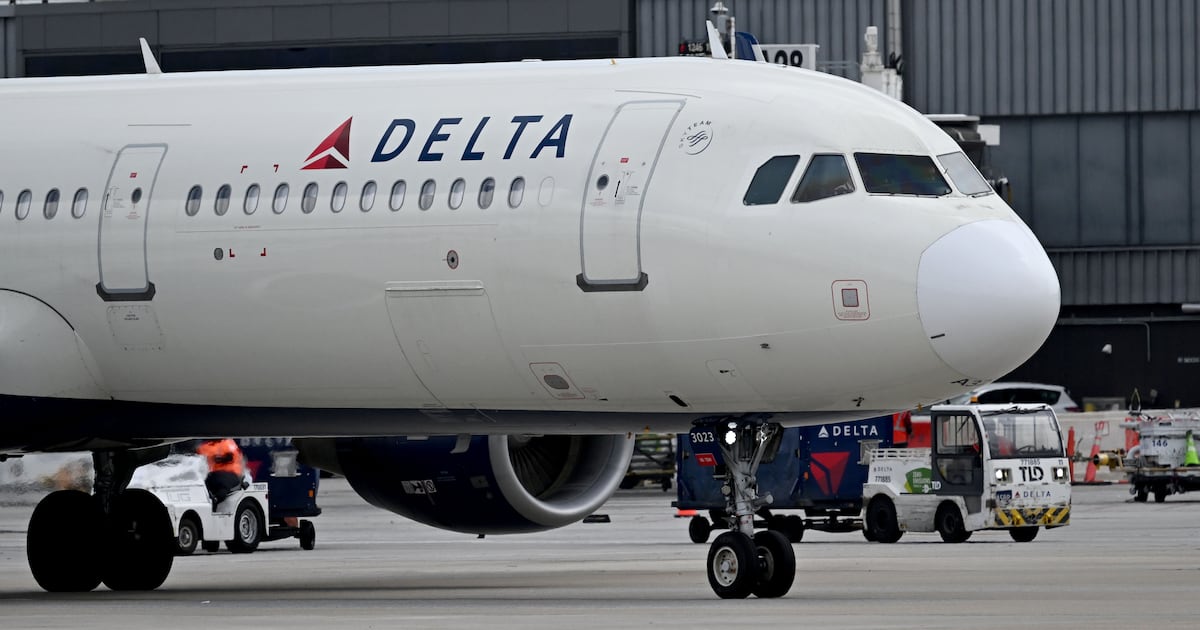Pilots allege Delta didn't pay for short-term military leave in lawsuit