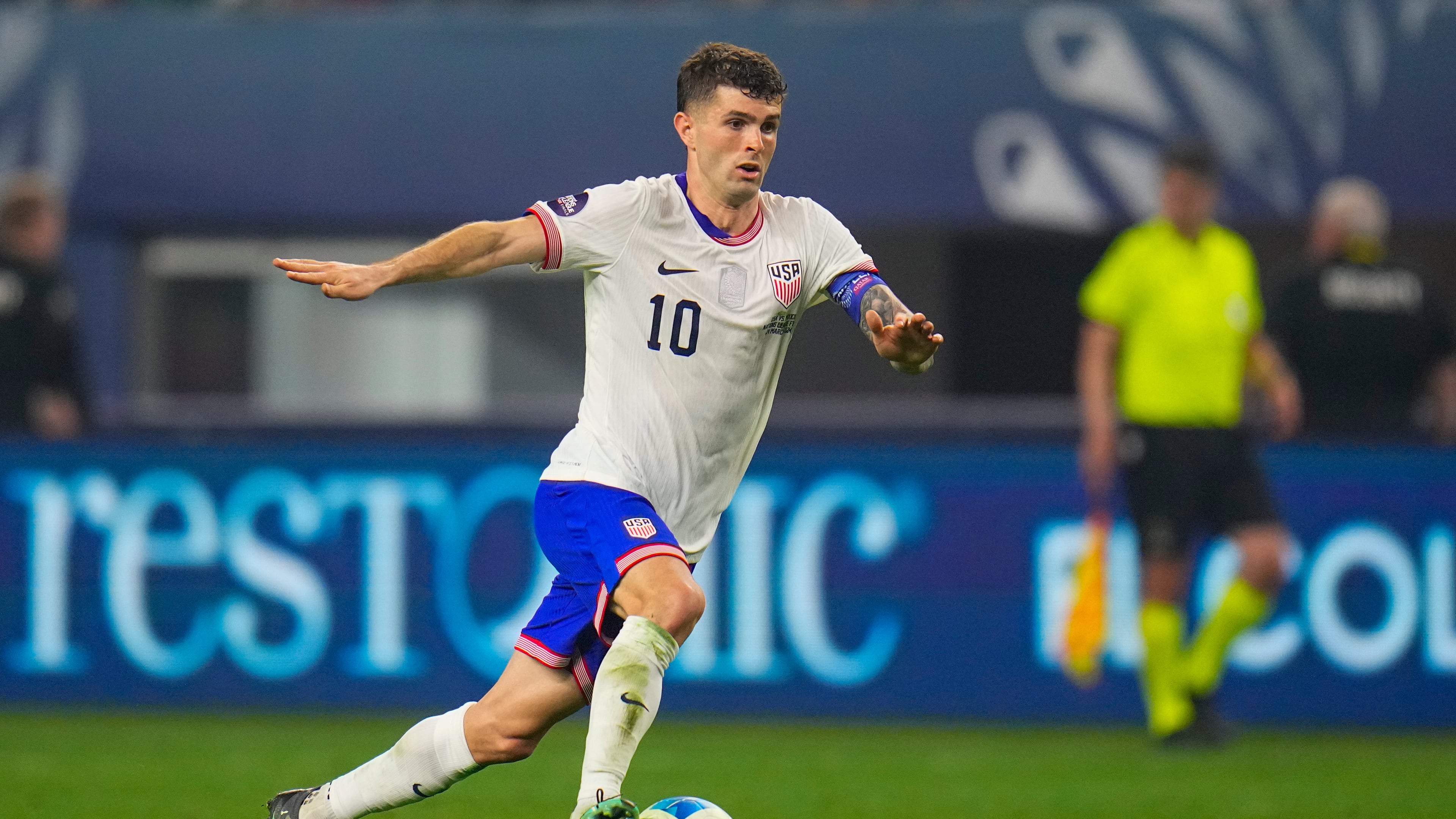 FILE - United States' Christian Pulisic dribbles during a CONCACAF Nations League championship soccer match between Mexico and the United States, Sunday, March 24, 2024, in Arlington, Texas. (AP Photo/Julio Cortez, File)