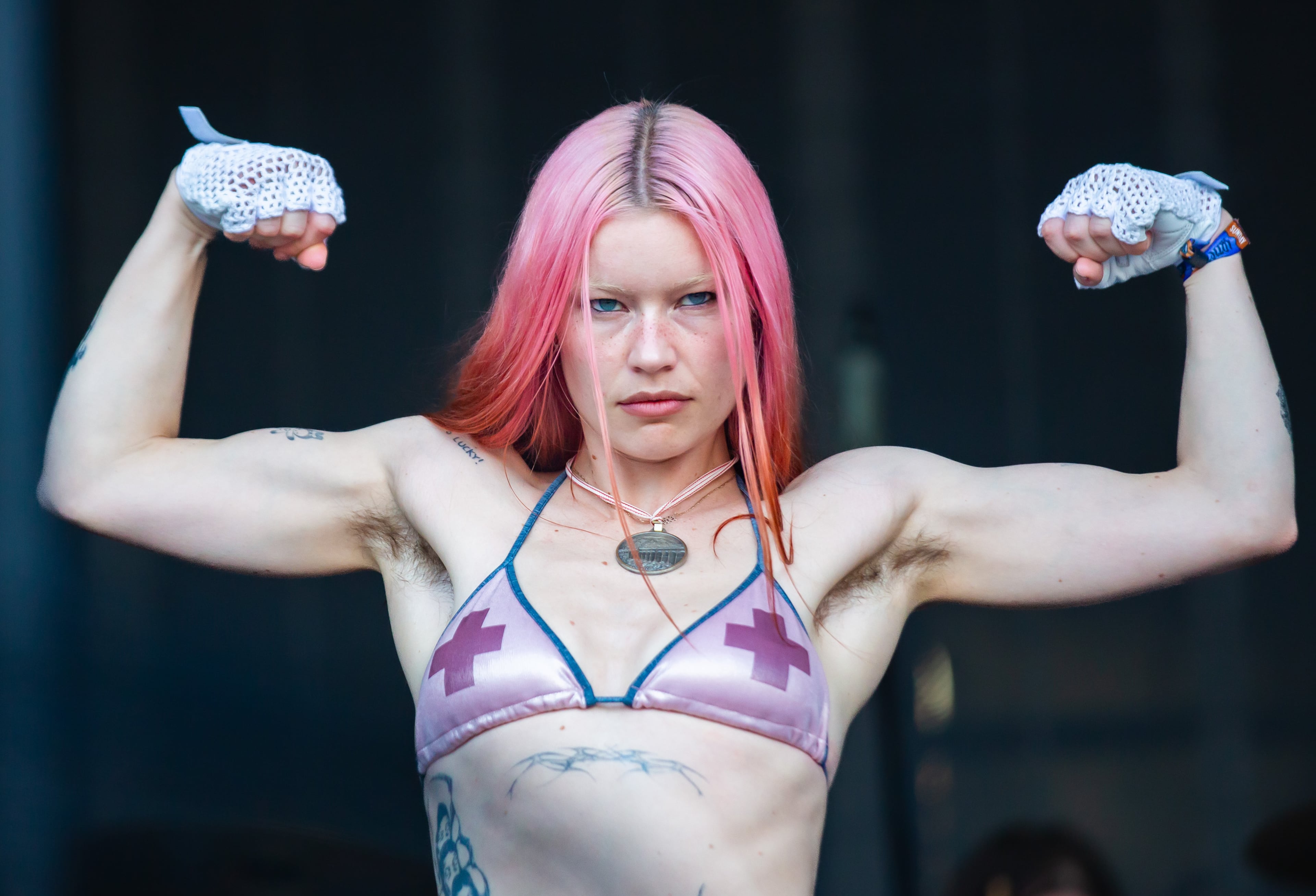 Atlanta, Ga. — British indie rockers Wet Leg drew a huge crowd on Sunday evening, Sept. 21, 2025, at Piedmont Park. Lead singer Rhian Teasdale showed why she’s become a standout star over the past year. (RYAN FLEISHER FOR THE ATLANTA JOURNAL-CONSTITUTION)