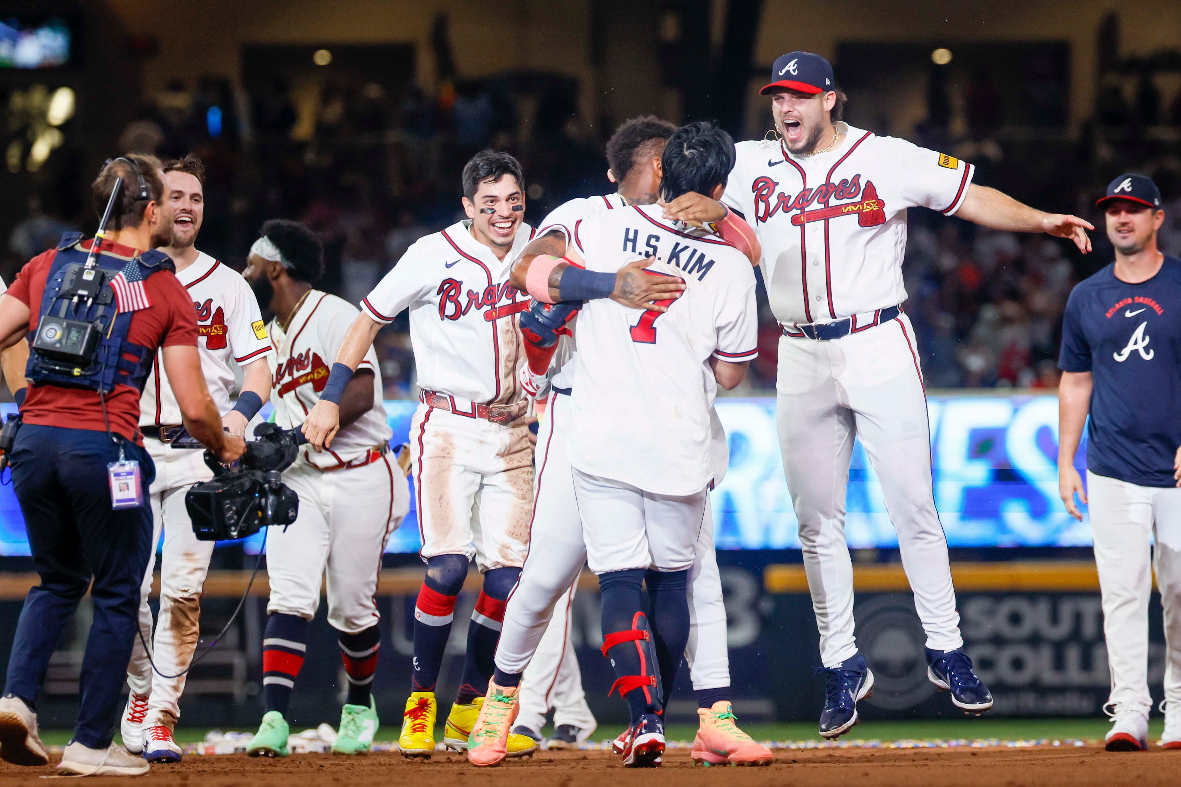 Braves shortstop Ha-Seong Kim celebrates with teammates after hitting a walk-off single against the Los Angeles Dodgers on Wednesday, Aug. 26, 2026, at Truist Park in Atlanta. (Miguel Martinez/AJC)