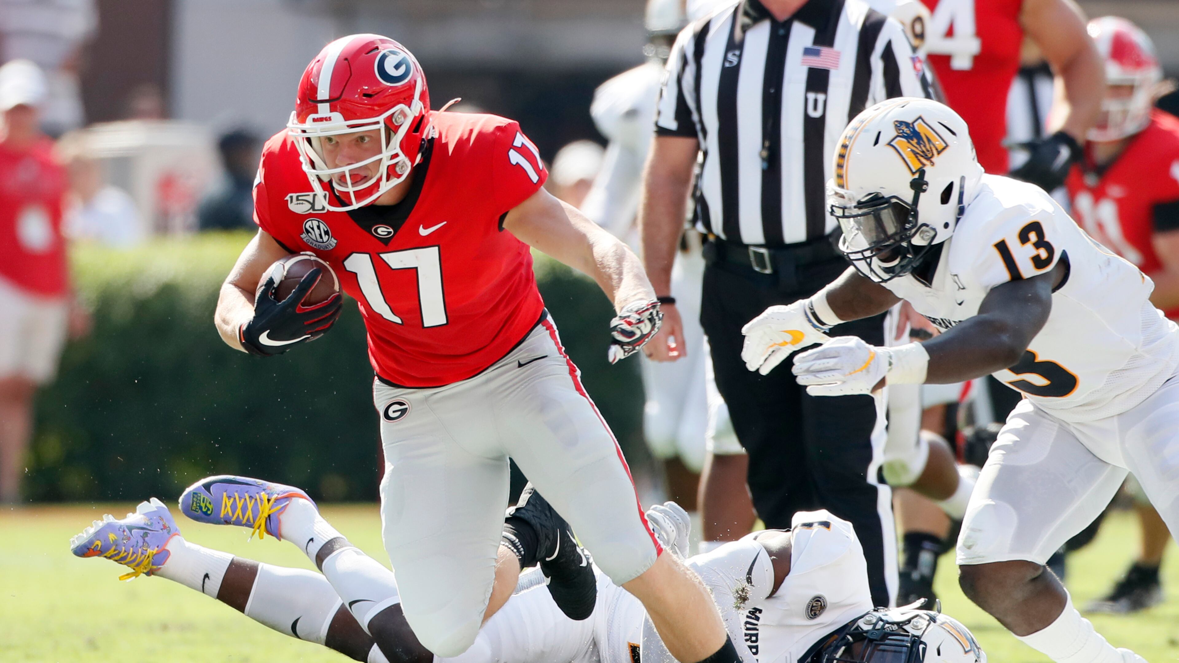 Georgia Bulldogs tight end Eli Wolf (17) hauls in a pass for a first down during the first half of Georgia's game against Murray State at Sanford Stadium this past Saturday. Bob Andres / robert.andres@ajc.com