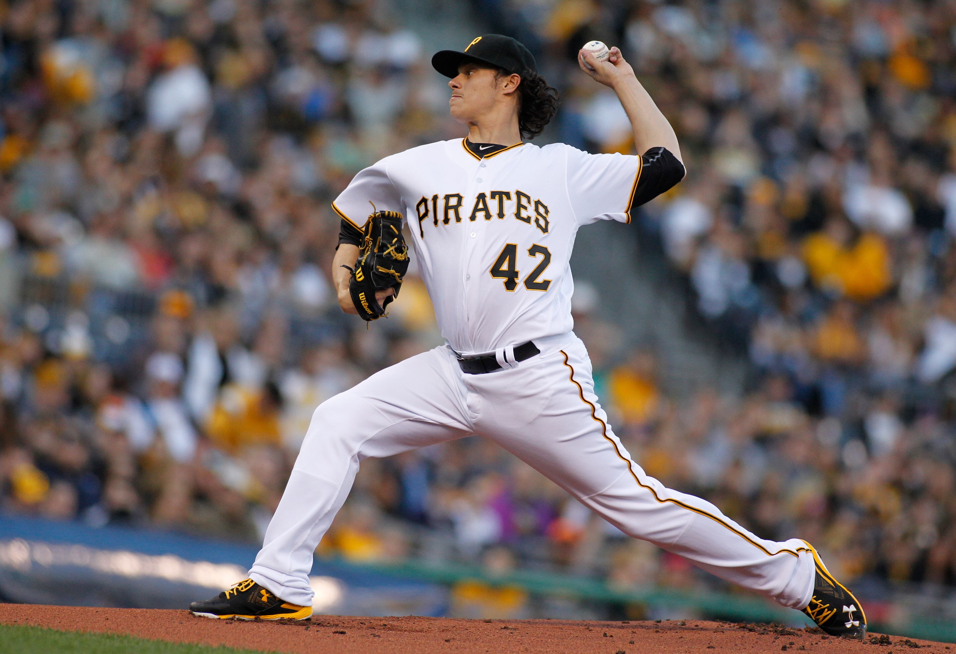 Jeff Locke #49 of the Pittsburgh Pirates pitches in the first inning during the game against the Milwaukee Brewers at PNC Park on April 15, 2016 in Pittsburgh, Pennsylvania. All players are wearing #42 in honor of Jackie Robinson Day. (Photo by Justin K. Aller/Getty Images)