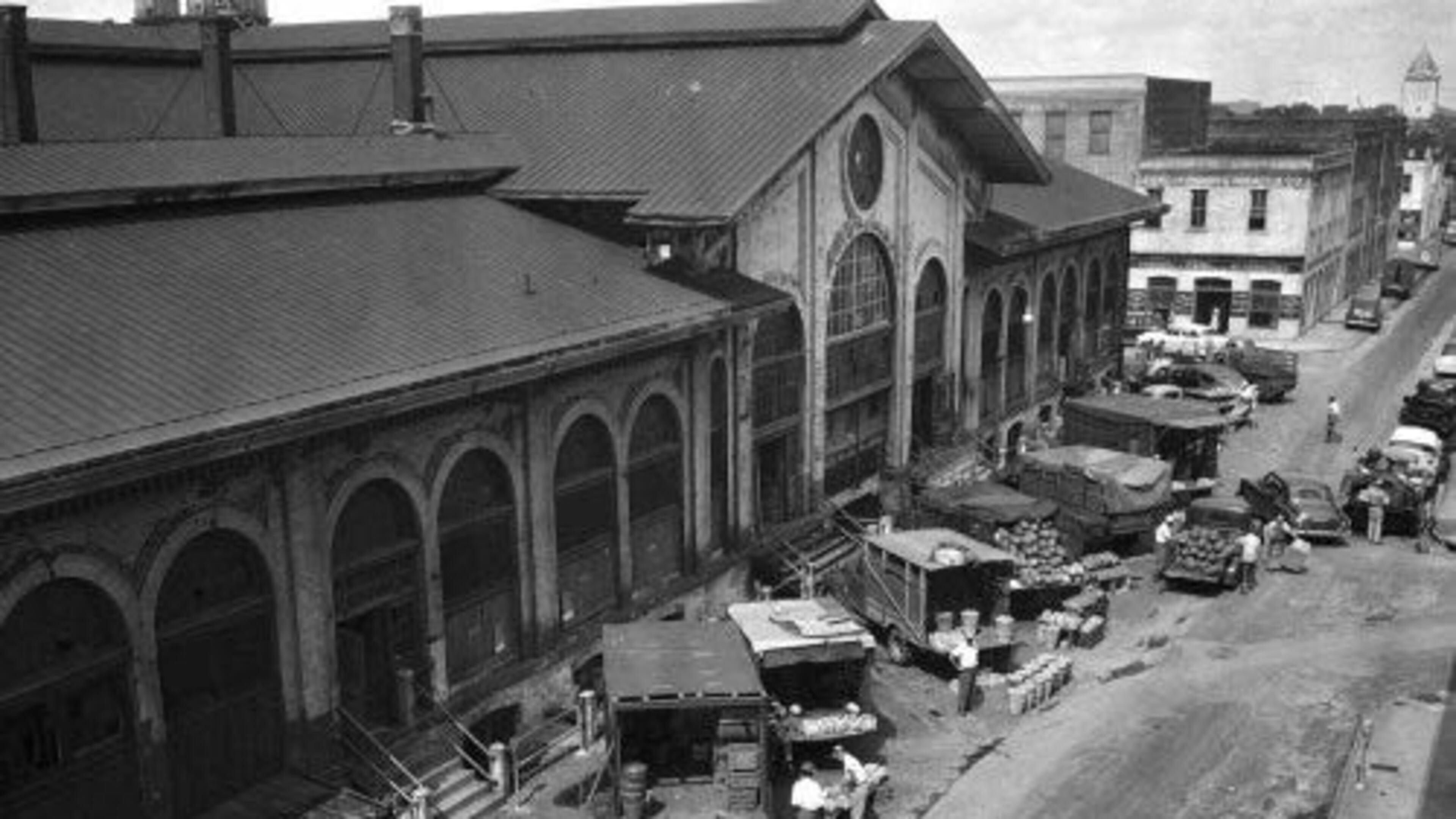 1950s photo of City Market. Savannah Morning News file photo