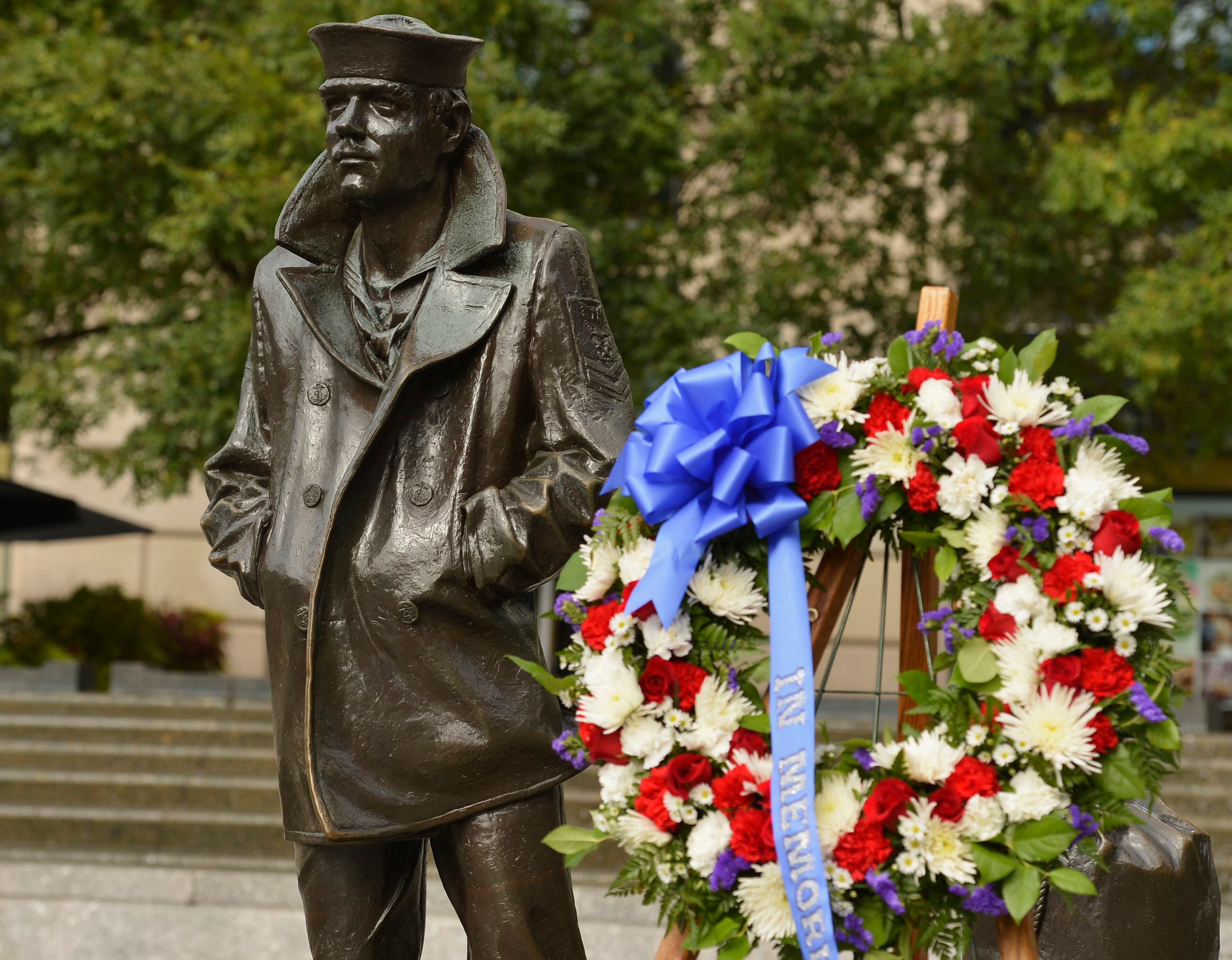 A wreath is left after a ceremony by military leaders, to honor the victims of the attack at the Navy Yard, at the Navy Memorial in Washington, September 17, 2013. Washington authorities questioned on Tuesday how a U.S. military veteran with a history of violence and mental problems could have gotten clearance to enter a Navy base where he killed 12 people before police shot him dead. The suspect, Aaron Alexis, 34, a Navy contractor from Fort Worth, Texas, entered Washington Navy Yard on Monday morning and opened fire, spreading panic at the base just a mile and a half (2.5 km) from the U.S. Capitol and three miles (4.8 km) from the White House. REUTERS/Mike Theiler