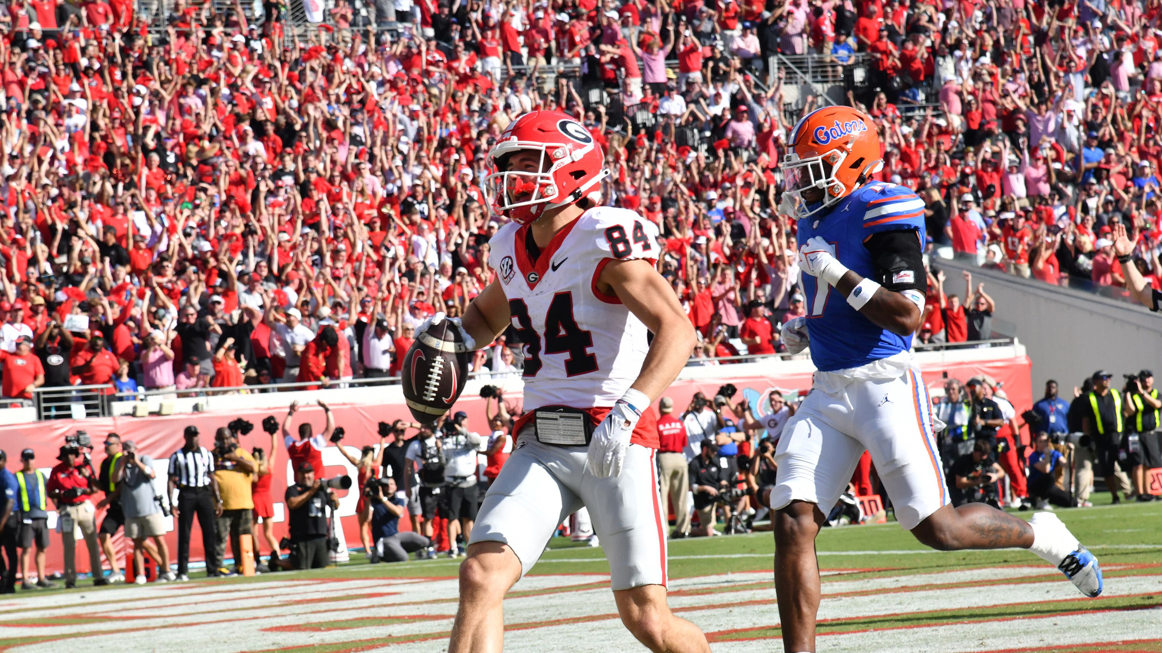 Georgia wide receiver Ladd McConkey (84) scores a touchdown during the first half against Florida at EverBank Stadium, Saturday, Oct. 28, 2023, in Jacksonville, Florida. Georgia won 43-20. (Hyosub Shin/The Atlanta Journal-Constitution/TNS)