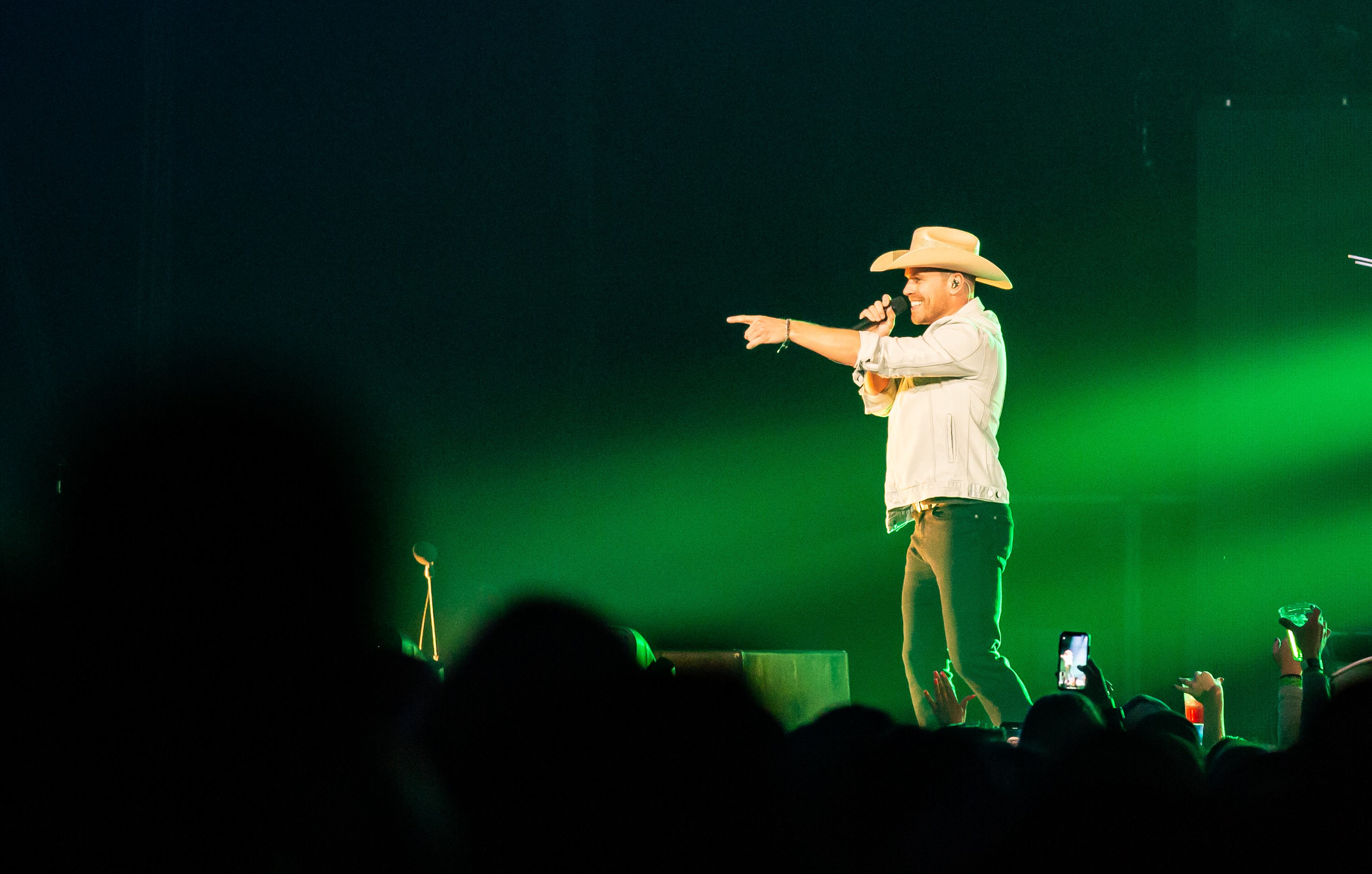 Dustin Lynch performs at Infinite Energy Arena on Nov. 29, 2018.