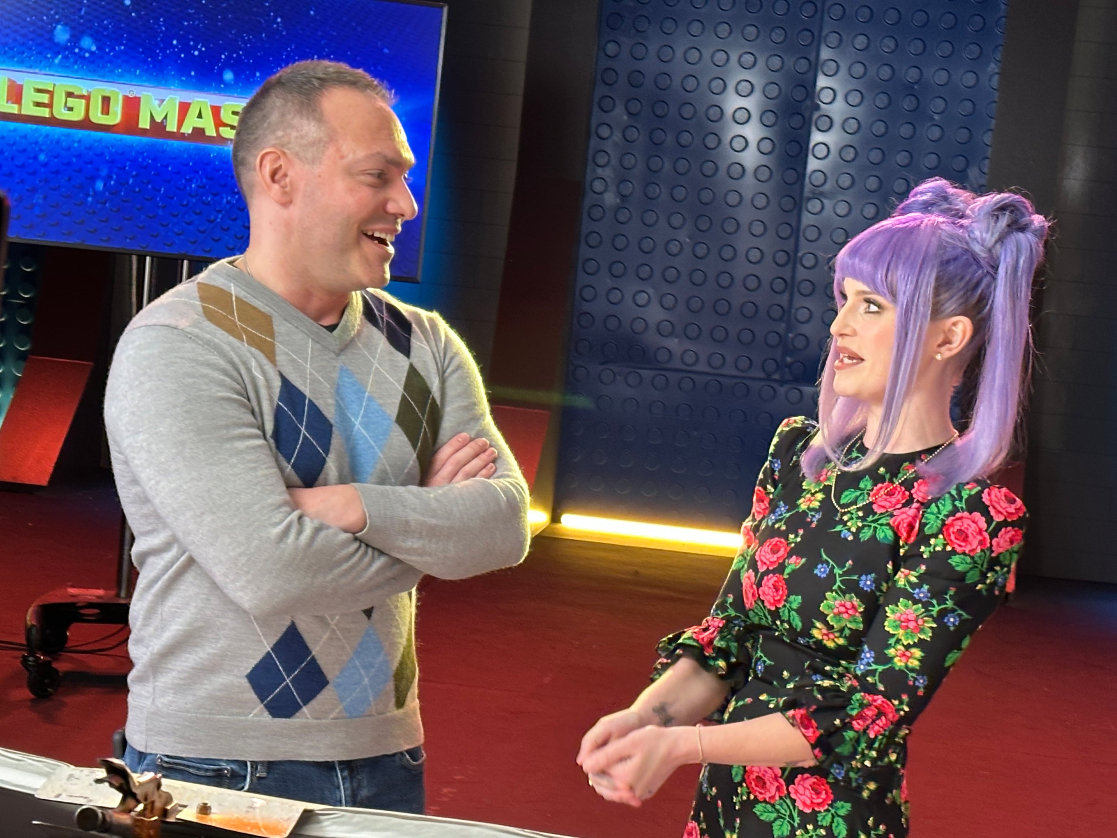 Paul Milliken, a "Good Day Atlanta" correspondent, speaks to Kelly Osbourne at Electric Owl Studios in Atlanta on Nov. 15, 2023 during the taping of Fox's "Lego Masters Jr." (Rodney Ho/AJC)
