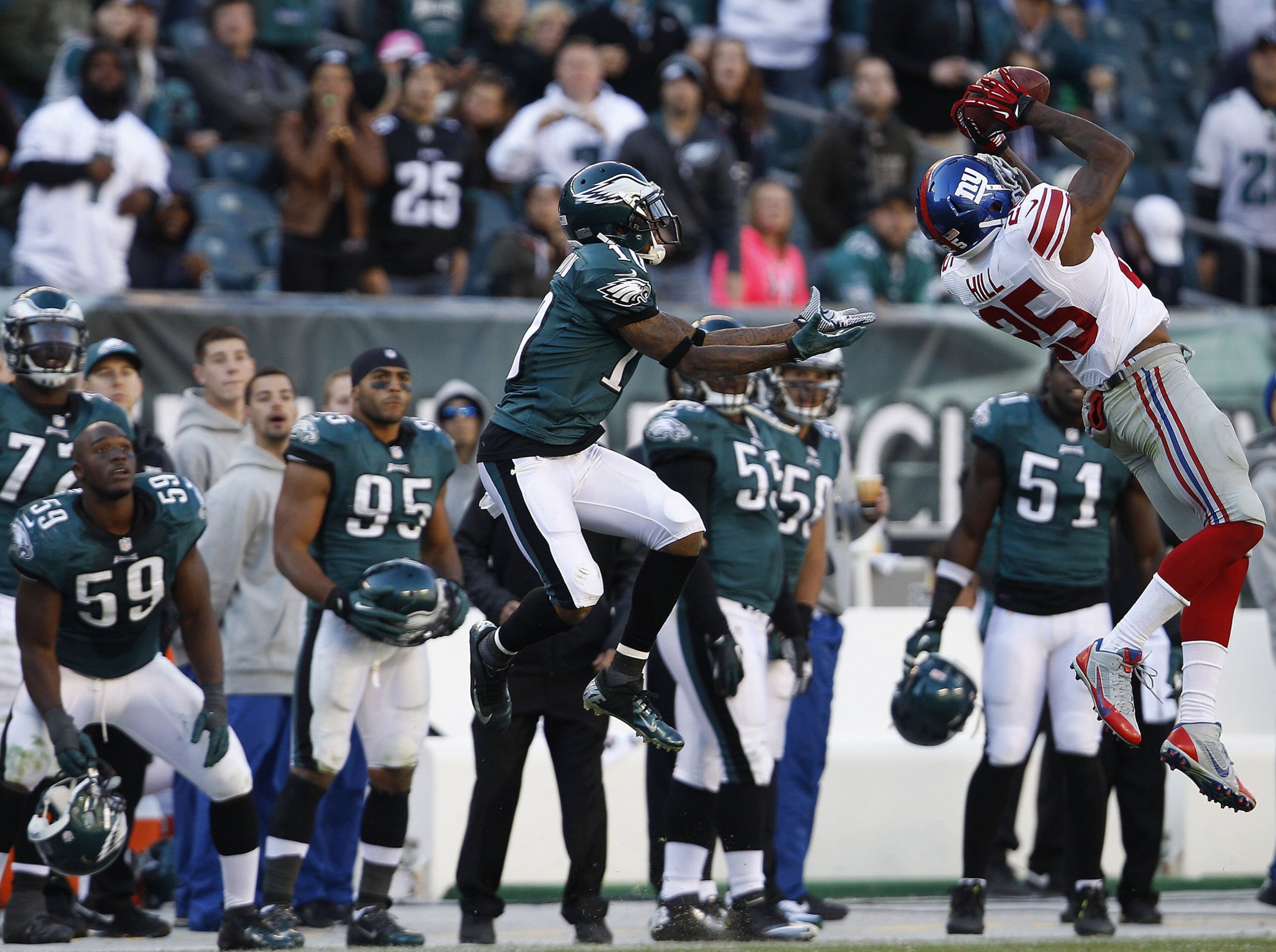 New York Giants' Will Hill intercepts a pass in front of Philadelphia Eagles' DeSean Jackson, left, late in the 4th quarter in Philadelphia. The New York Giants beat the Philadelphia Eagles 15-7. (David Maialetti/Philadelphia Daily News/MCT)