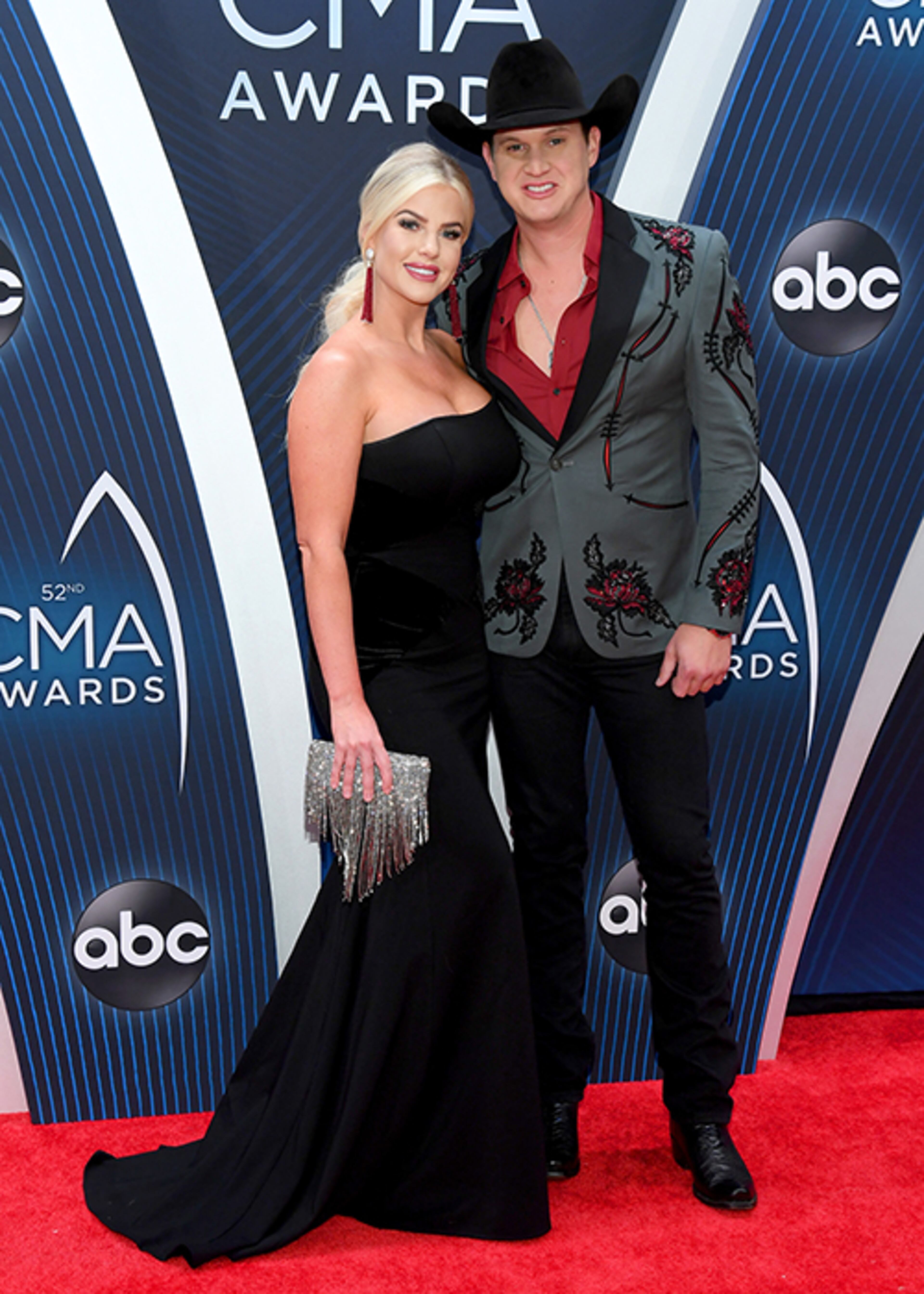 NASHVILLE, TN - NOVEMBER 14: (FOR EDITORIAL USE ONLY) Singer-songwriter Jon Pardi (R) and Summer Duncan attend the 52nd annual CMA Awards at the Bridgestone Arena on November 14, 2018 in Nashville, Tennessee. (Photo by Jason Kempin/Getty Images)
