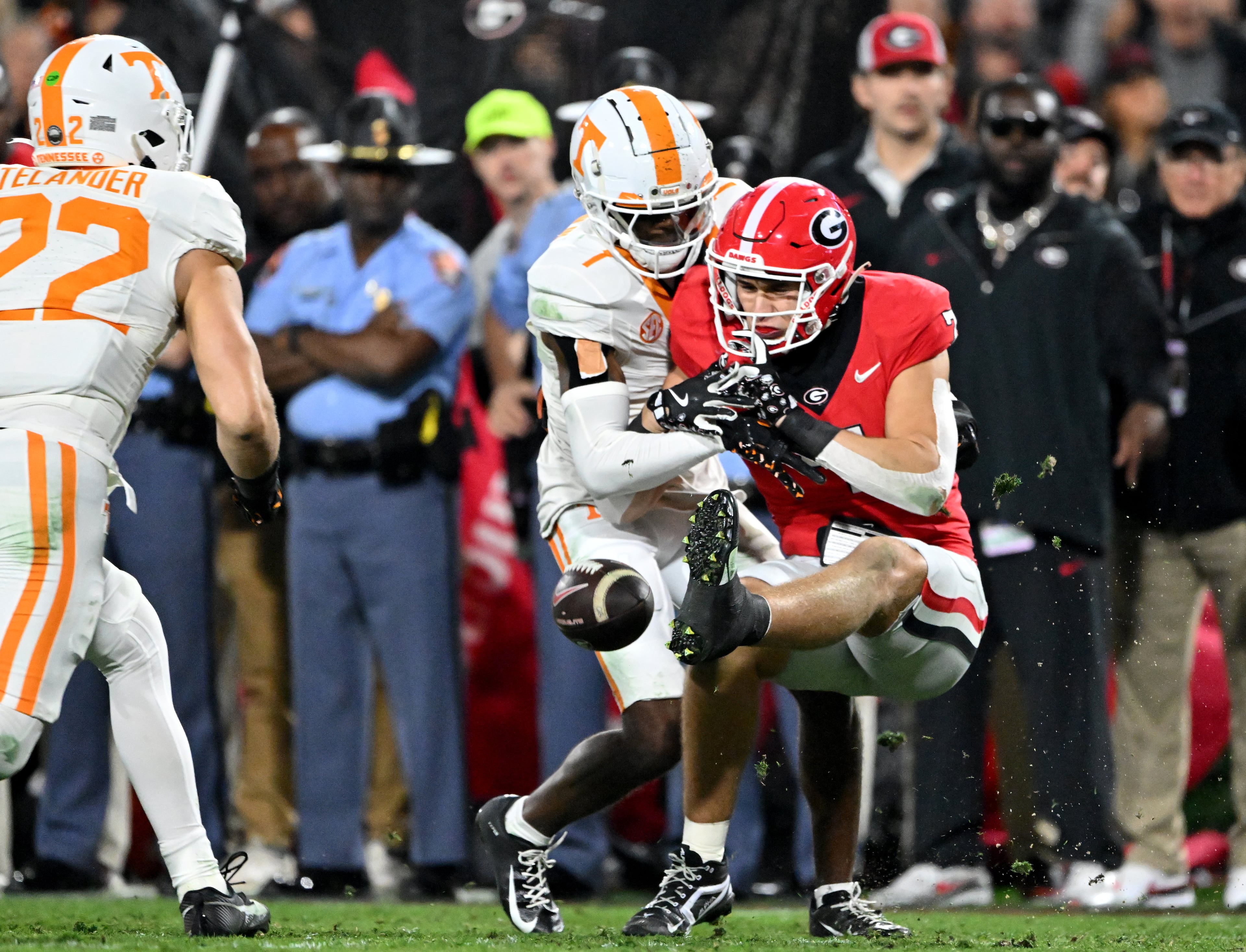 Georgia tight end Lawson Luckie (7) gets tackled by Tennessee defensive back Rickey Gibson III (1) during the first half in an NCAA football game at Sanford Stadium, Saturday, November 16, 2024, in Athens. (Hyosub Shin / AJC)