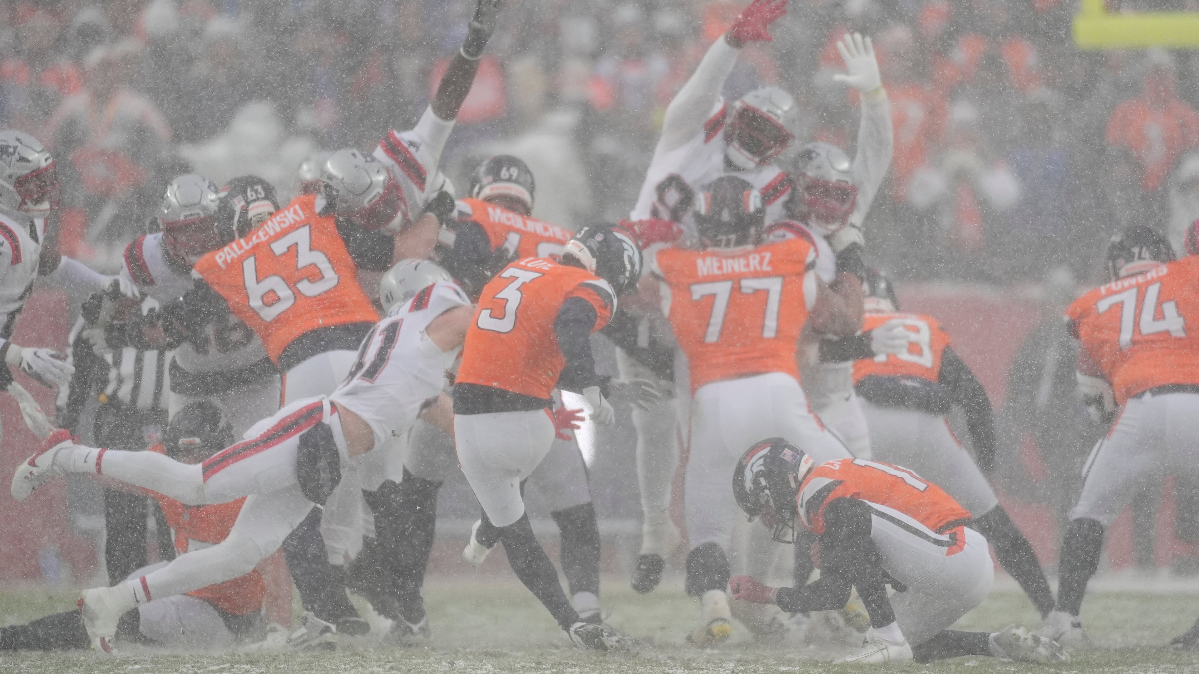Denver Broncos kicker Wil Lutz (3) misses a field goal attempt against the New England Patriots during the second half of the AFC Championship NFL football game, Sunday, Jan. 25, 2026, in Denver. (AP Photo/David Zalubowski)