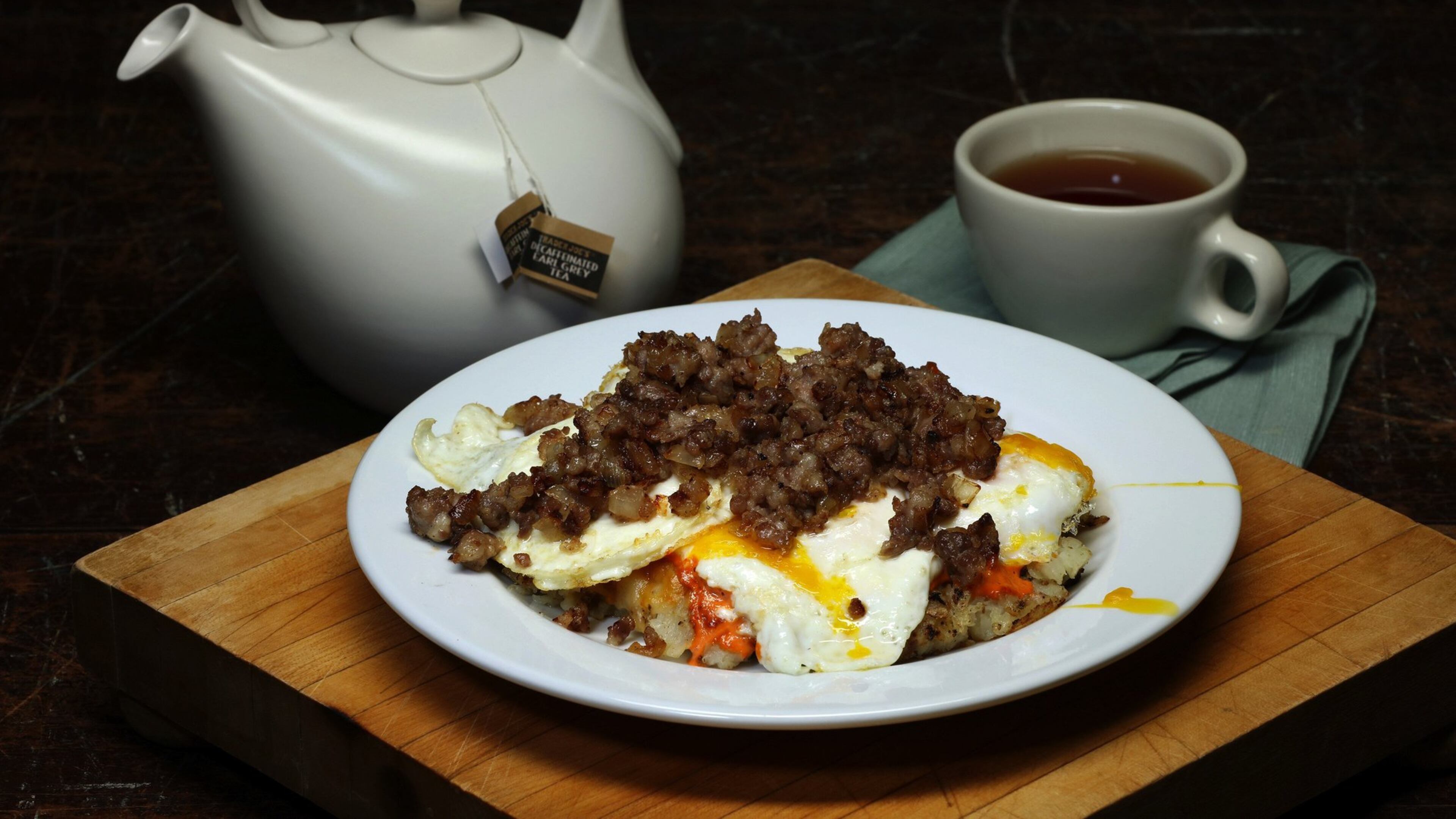 Sausage and onion top fried eggs in this pizza-inspired breakfast dish, all resting on crisped shredded potatoes. (Terrence Antonio James/Chicago Tribune/TNS)
