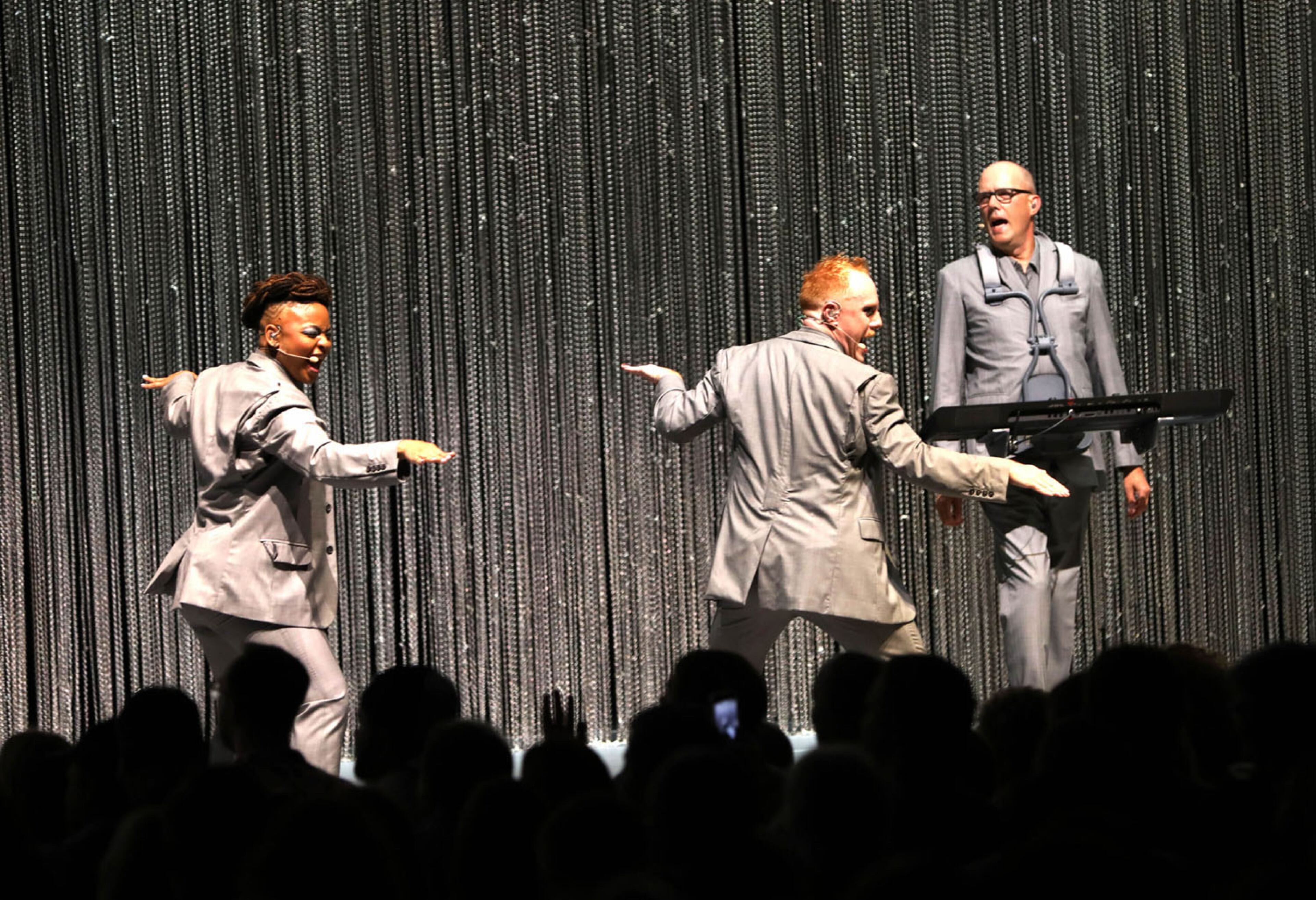 David Byrne sold out the Fox Theatre on Tuesday, October 2, 2018 on his American Utopia Tour, with tune-Yards opening.
Robb Cohen Photography & Video /RobbsPhotos.com