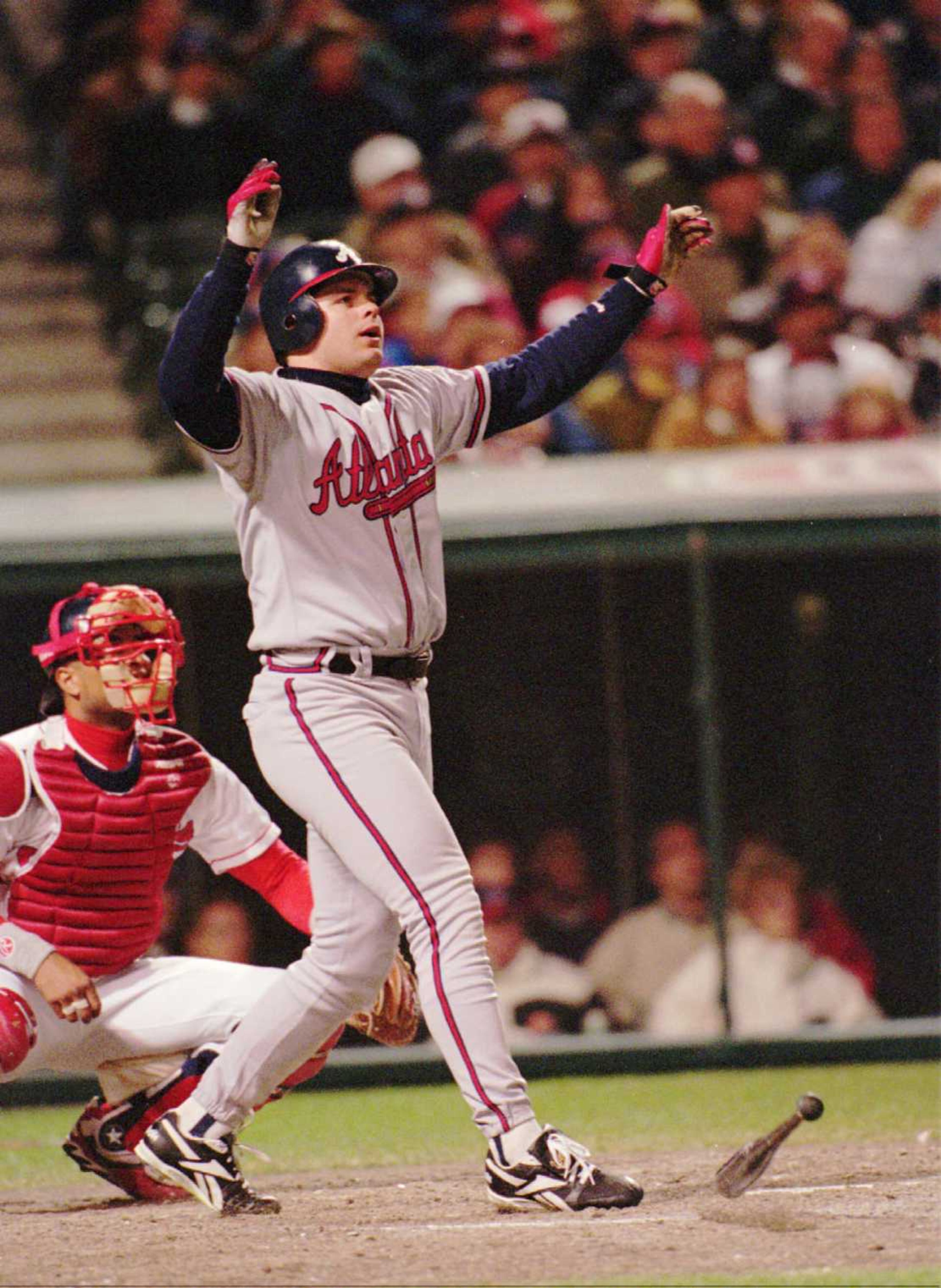 Ryan Klesko smacks a solo home run.