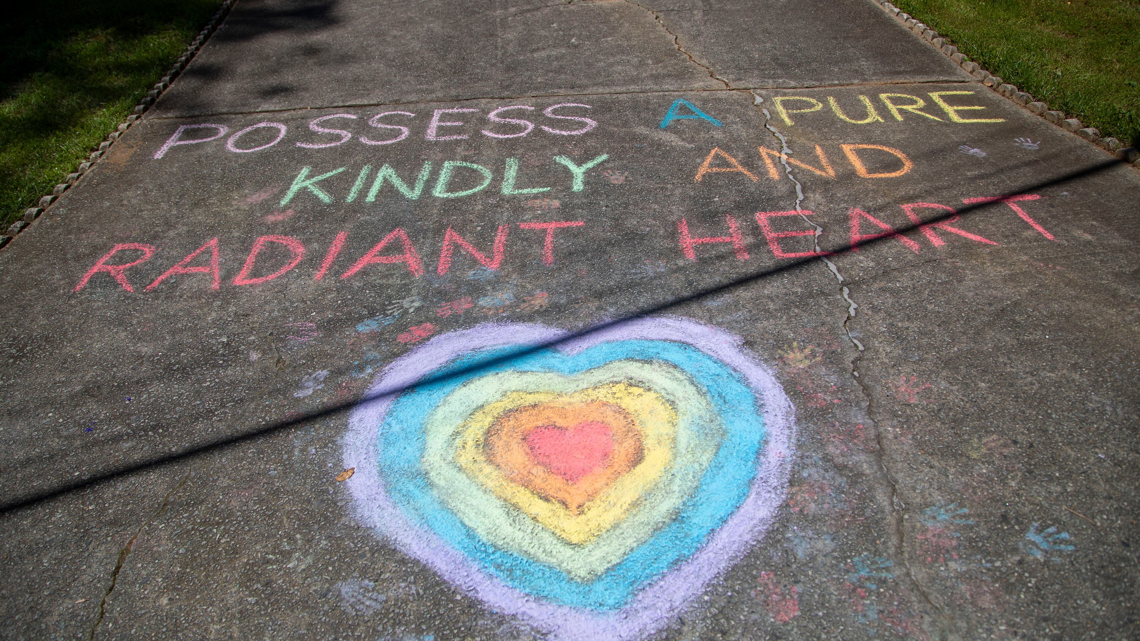 05/01/2020 - Duluth, Georgia - "Poses a pure, kindly and radiant heart," reads the message that Berkeley Lake Elementary School science specialist instructor Kathy Benltey drew at the end of her driveway in Duluth, Friday, May 1, 2020. Bentley received help with creating the heart from students who live in her neighborhood. (ALYSSA POINTER / ALYSSA.POINTER@AJC.COM)