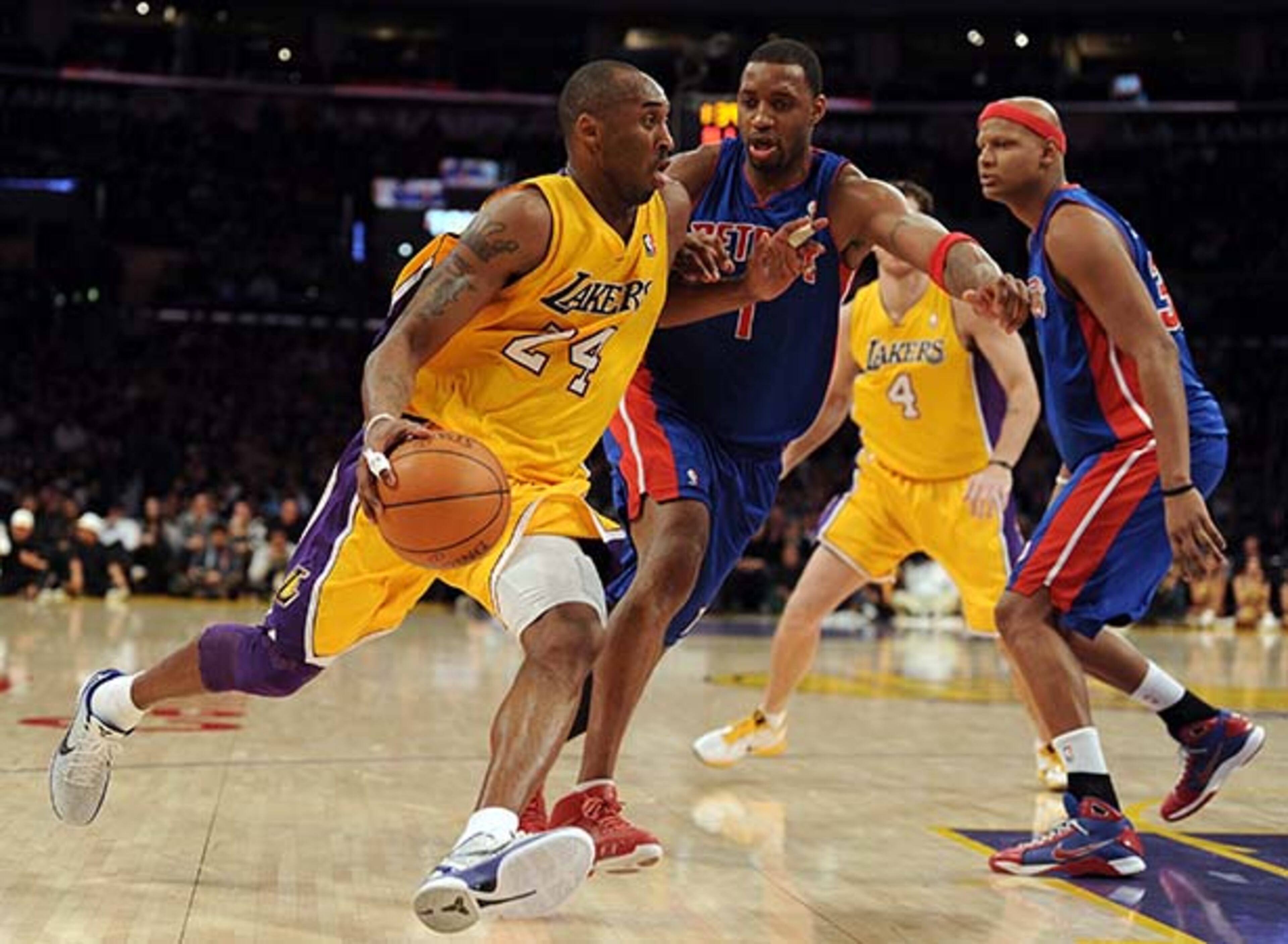 LOS ANGELES, CA - JANUARY 04: Kobe Bryant #24 of the Los Angeles Lakers drives to the basket against Tracy McGrady #1 of the Detroit Pistons during the first half at the Staples Center on January 4, 2011 in Los Angeles, California. (Photo by Harry How/Getty Images)
