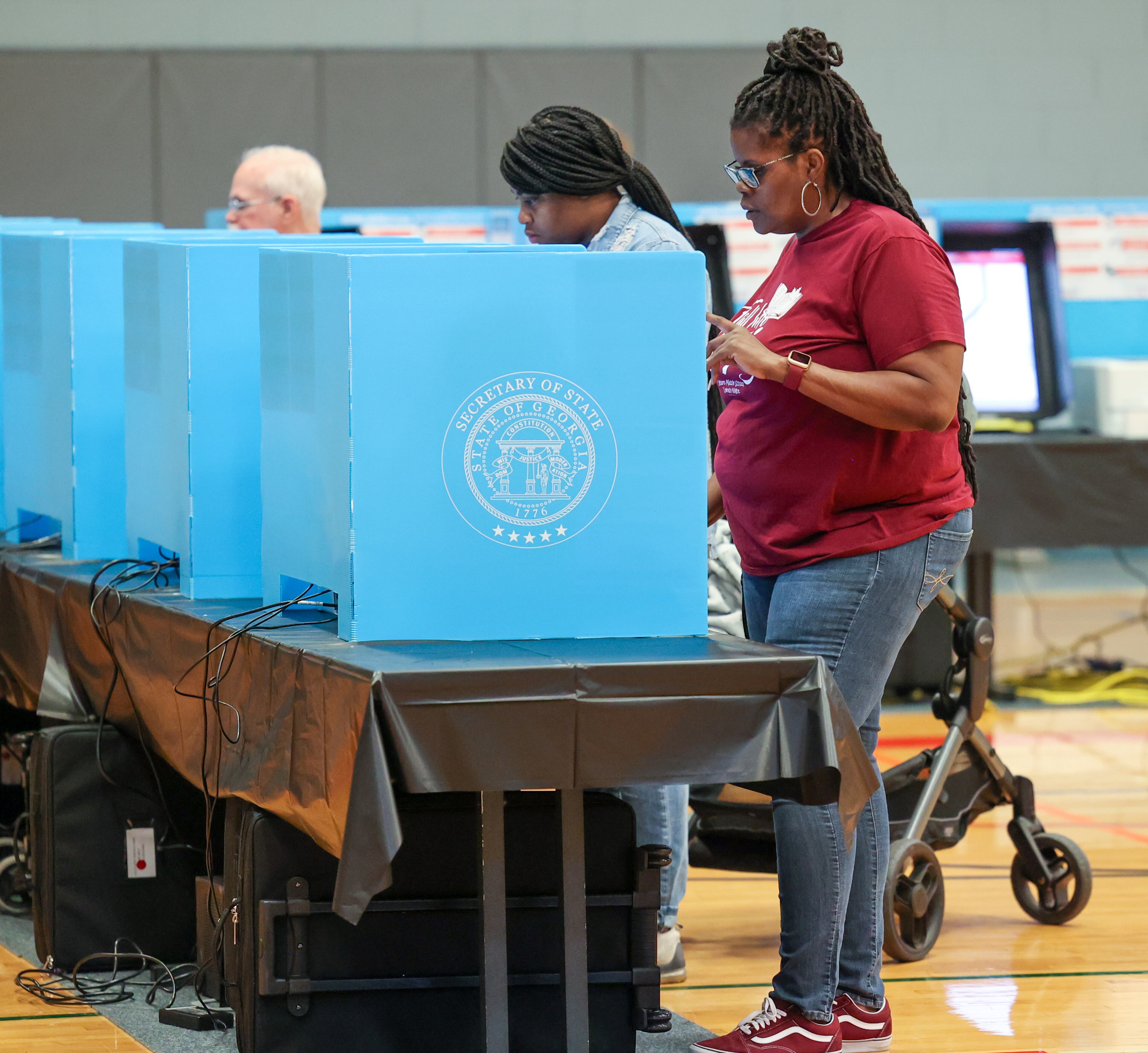 Voters cast their ballots at Lucky Shoals Park Community Recreation Center Tuesday, Nov. 8, 2022, in Norcross. PHIL SKINNER FOR THE ATLANTA JOURNAL-CONSTITUTION