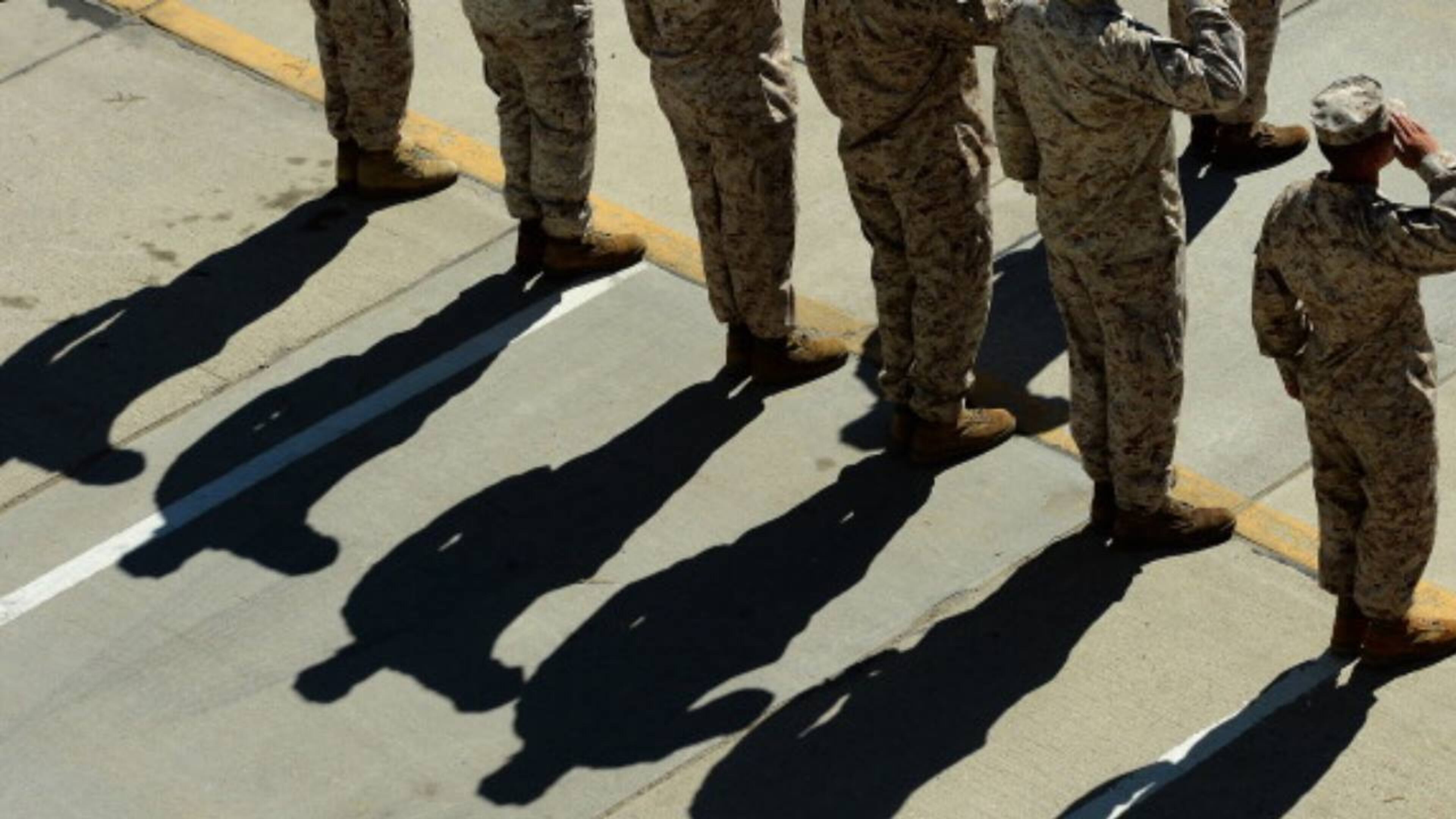 An Illinois high school senior saluted fallen soldiers by wearing a prom dress with ribbons honoring their memory.