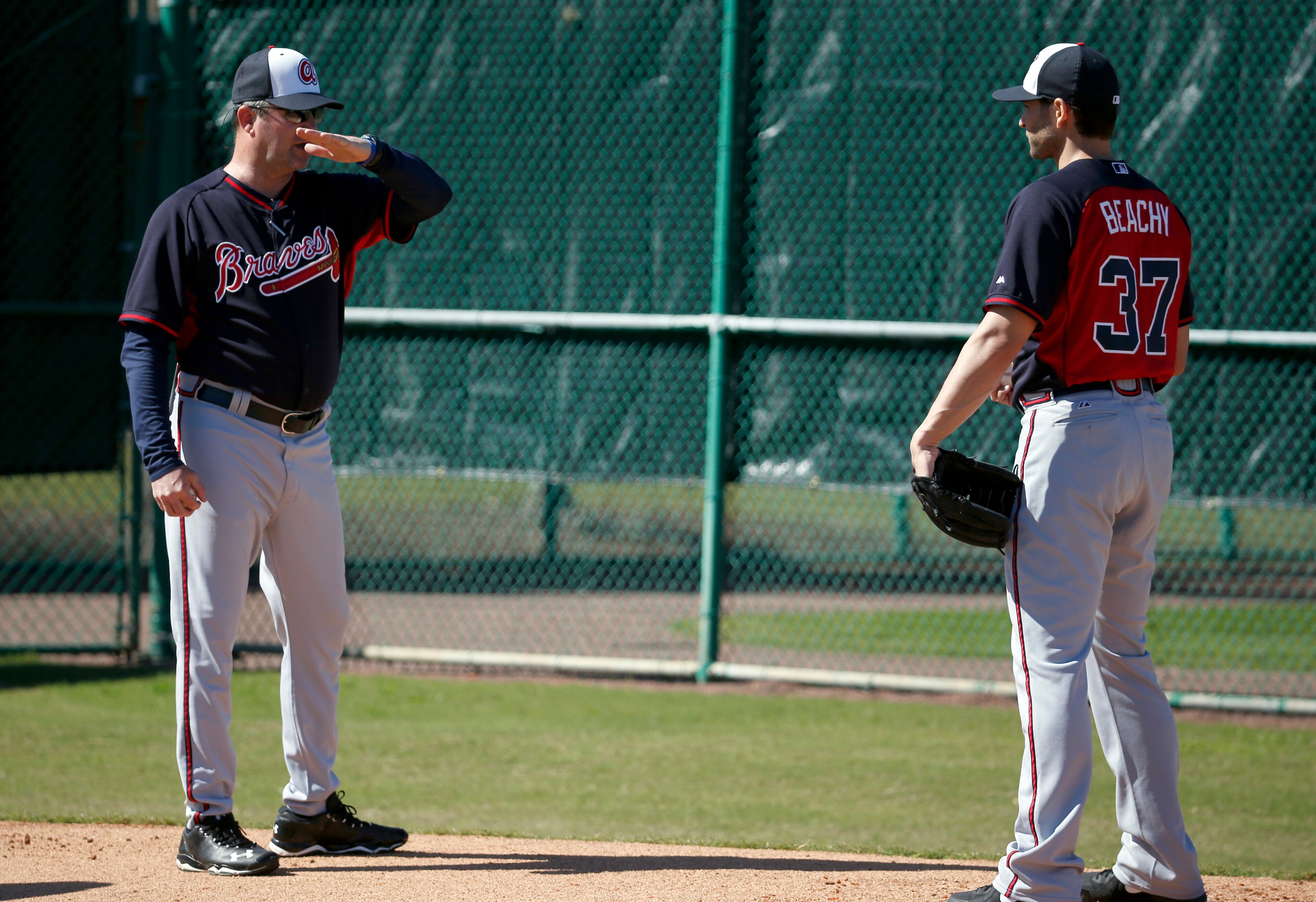 Atlanta Braves pitching coach Roger McDowell, left, talks with starting pitcher Brandon Beachy during a spring training baseball workout, Sunday, Feb. 16, 2014, in Kissimmee, Fla. (AP Photo/Alex Brandon)