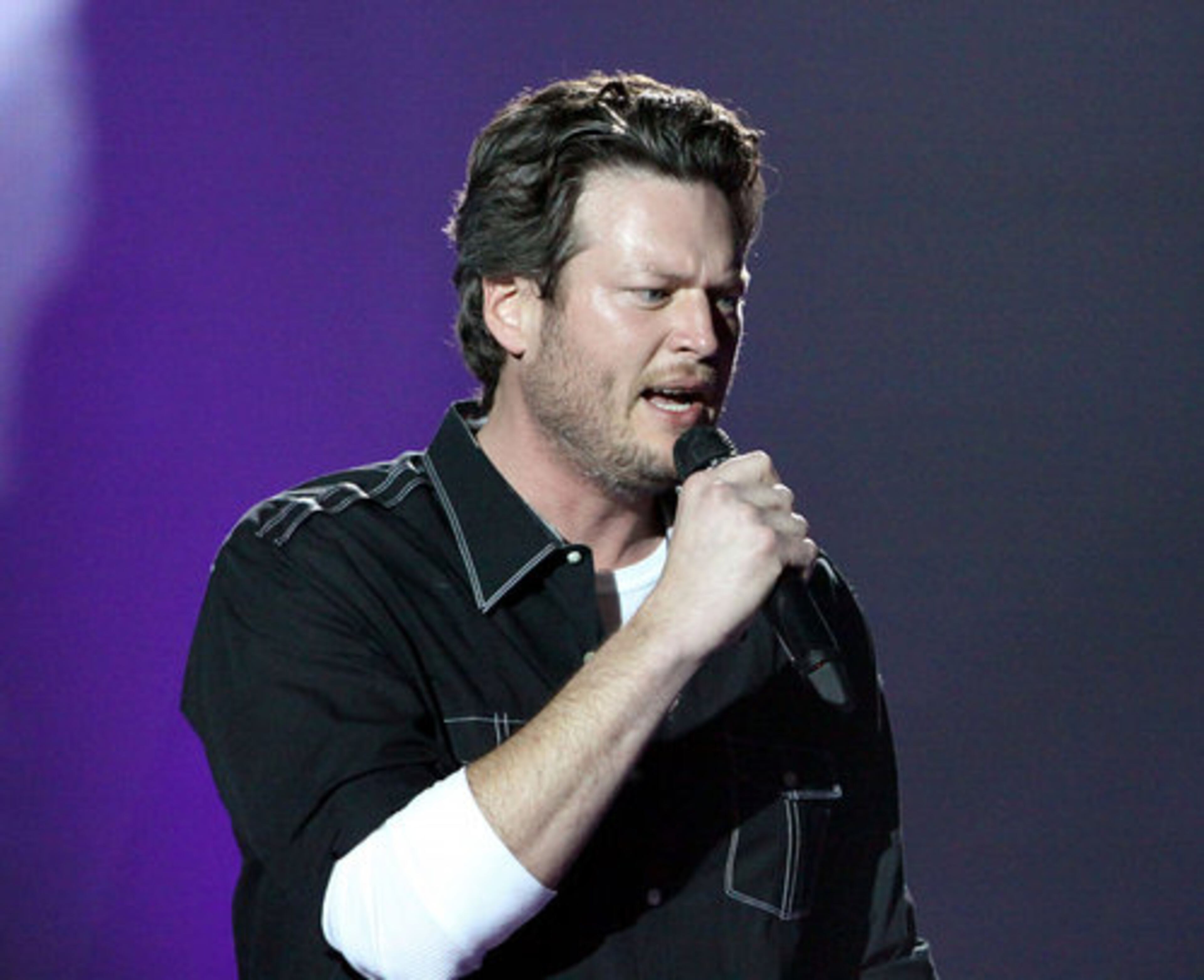 Shelton performs his Number One hit song "All About Tonight".