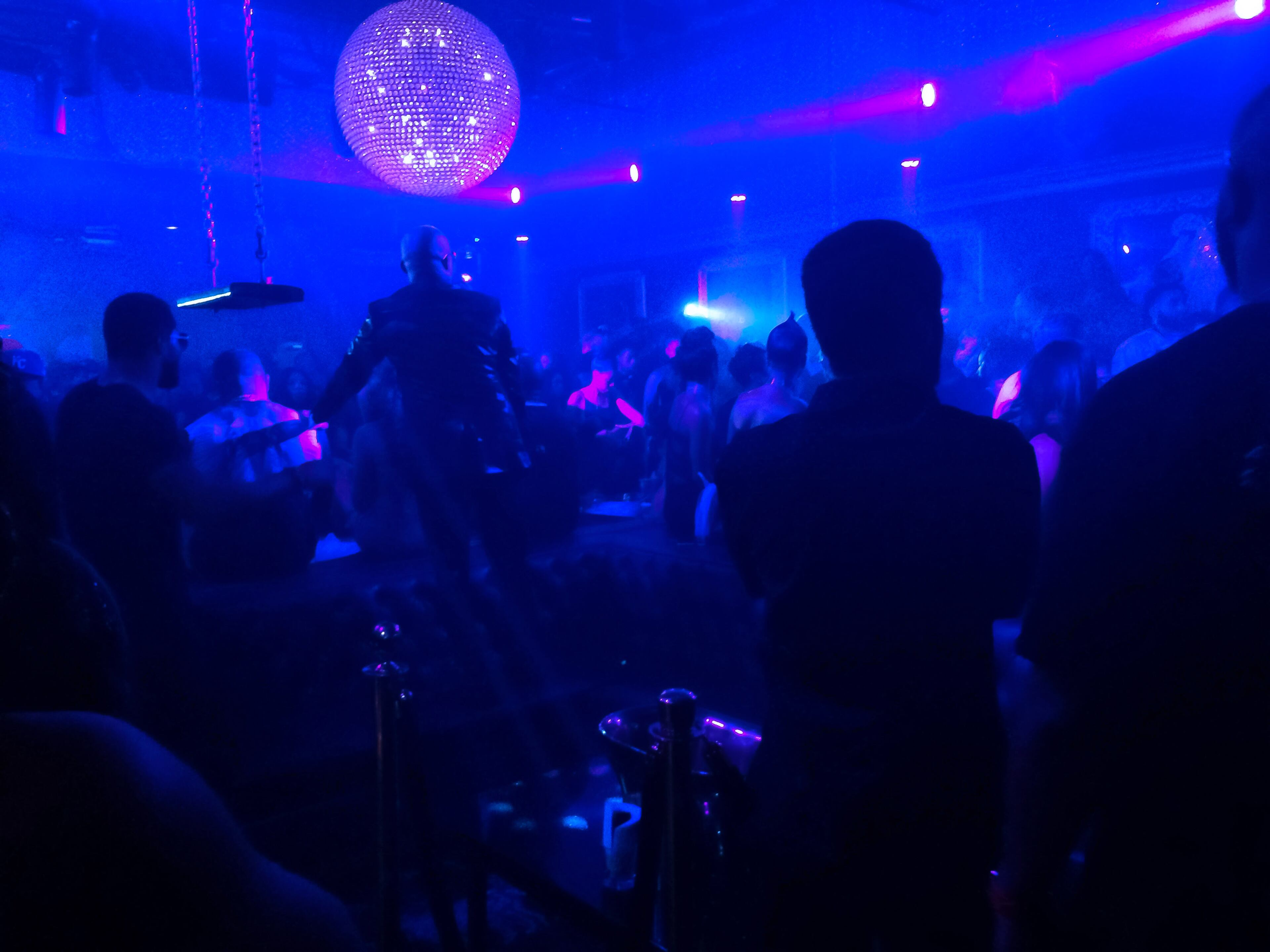 Medusa Lounge was packed to the rim Thursday, April 27, during its Glamour Thursdays All Black Birthday Extravaganza, which featured Migos member Offset.