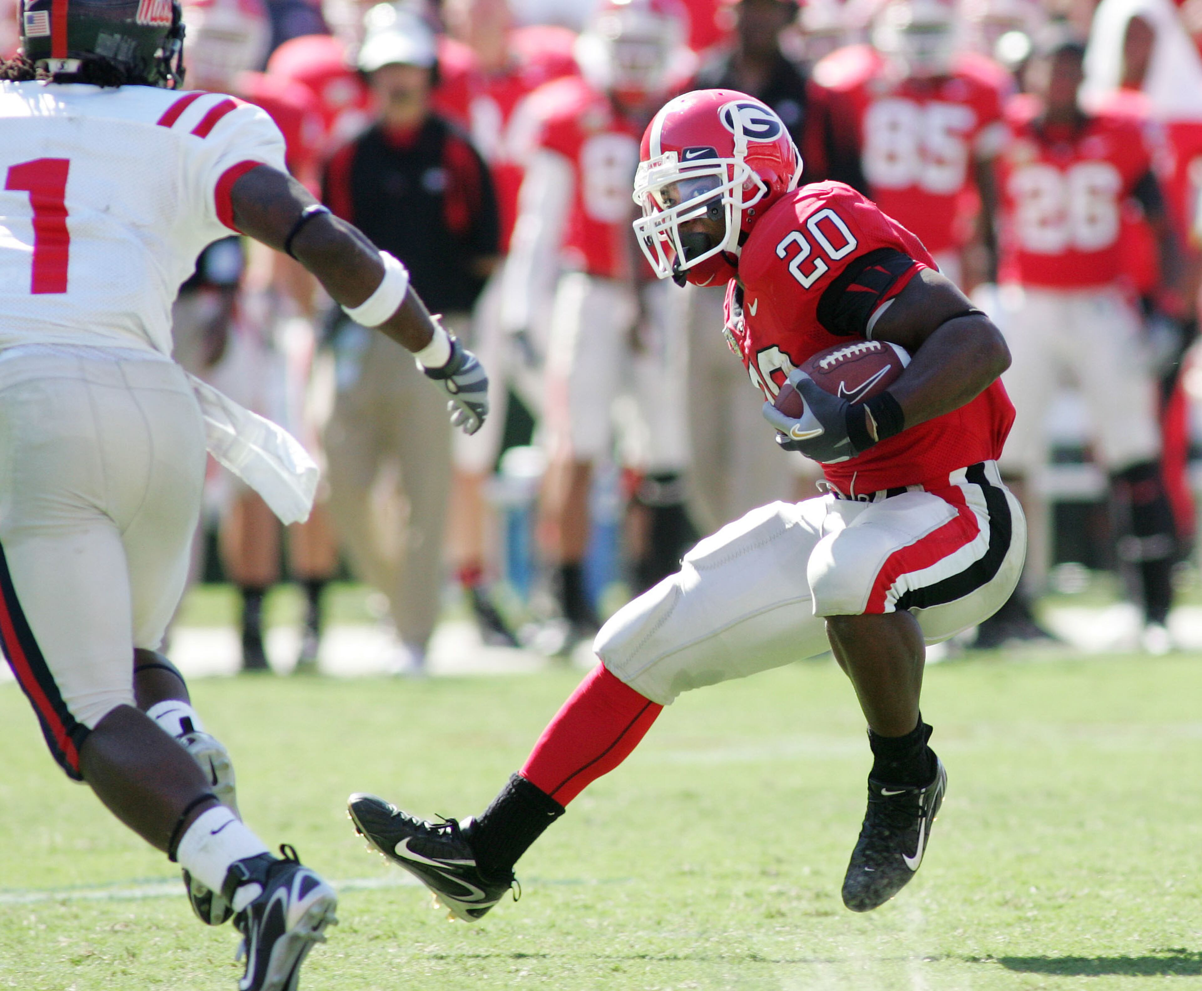 Georgia's Thomas Brown changes direction on a long run in 2007.
