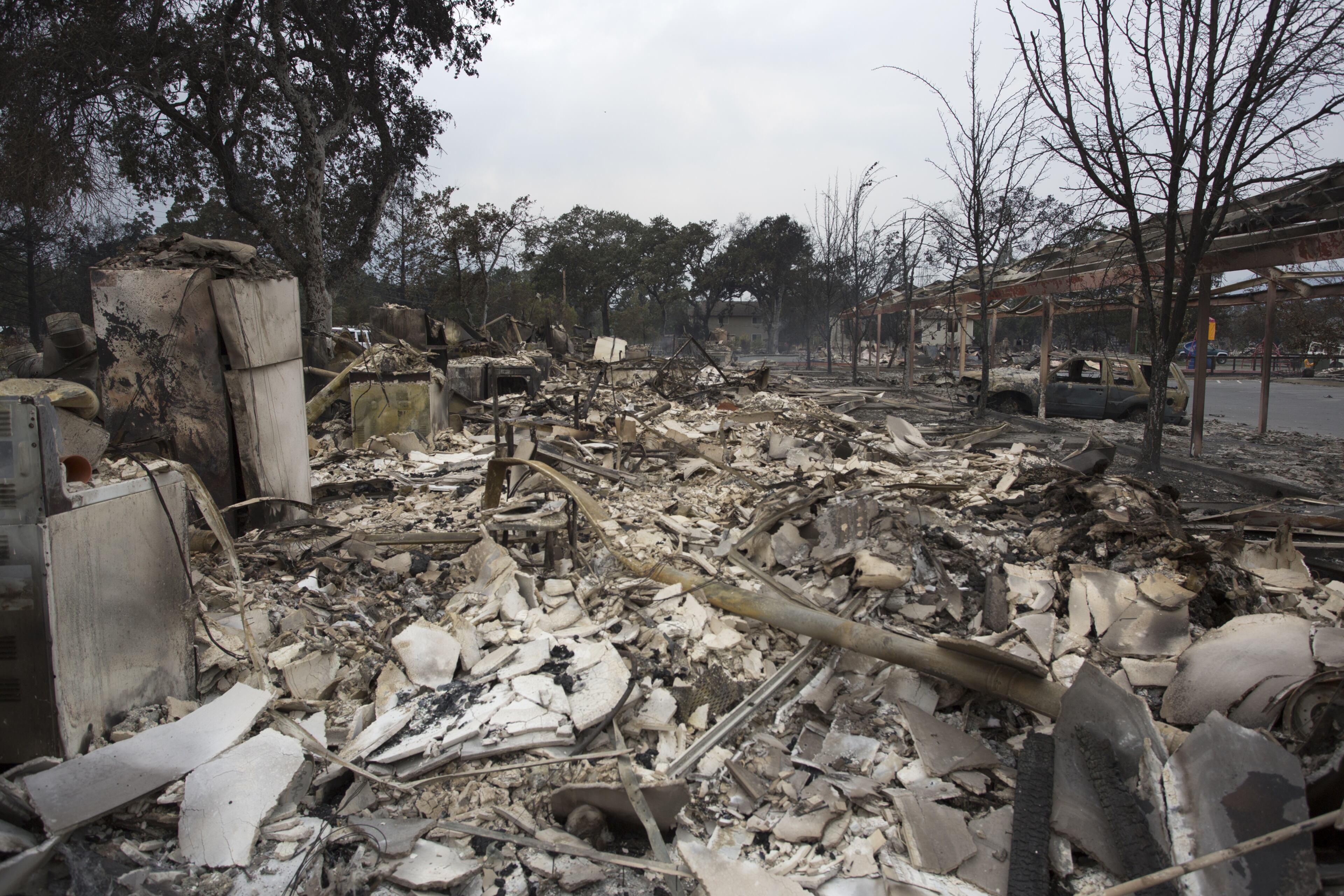 An apartment complex lies in ruins, burned by the Valley Fire on September 14, 2015 in Middletown, California. The 95-square-mile fire has destroyed hundreds of homes and is only five percent contained. (Photo by David McNew/Getty Images)