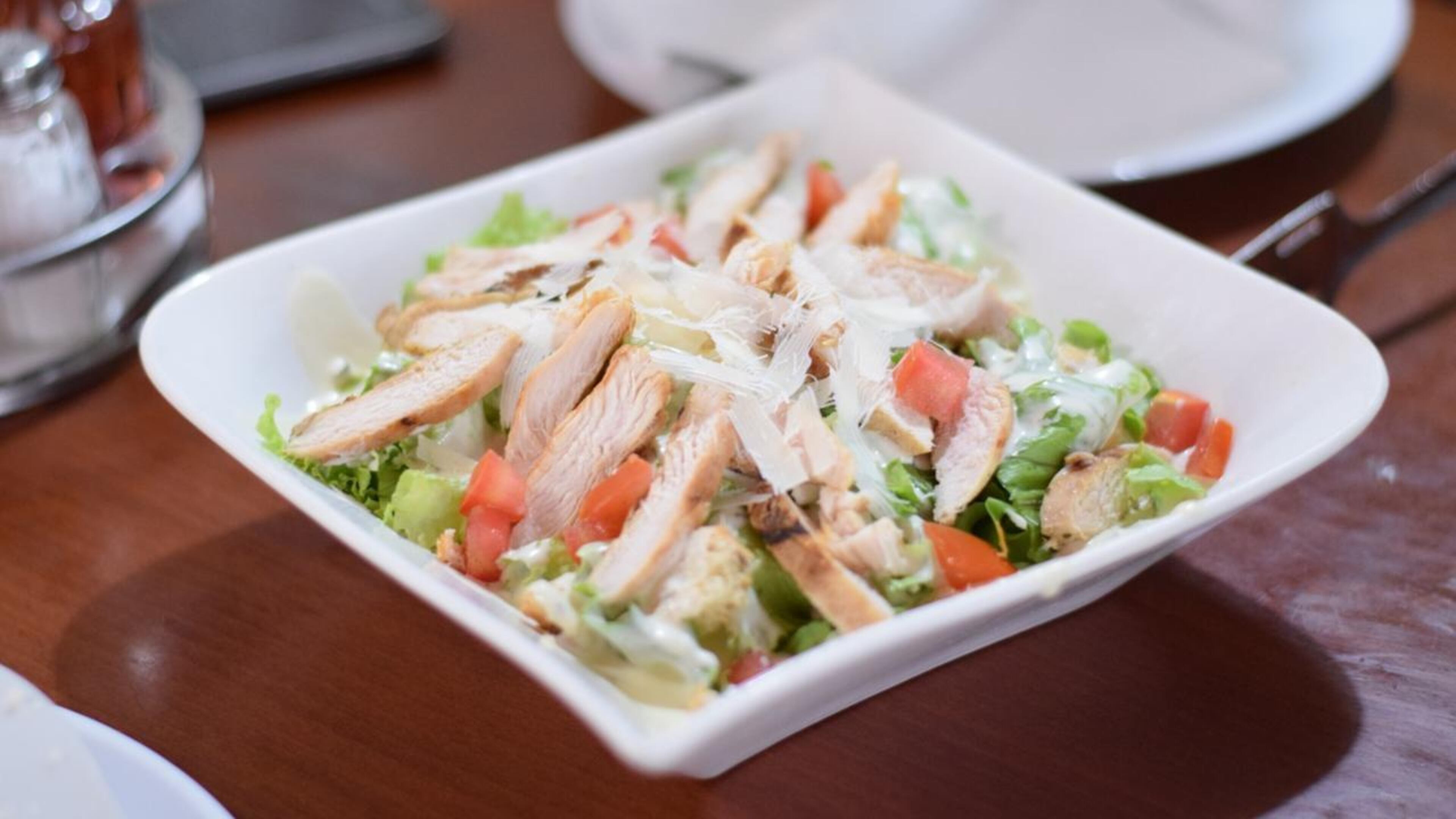 Salads containing chicken and other kinds of fruits and vegetables are popular meals in the U.S.