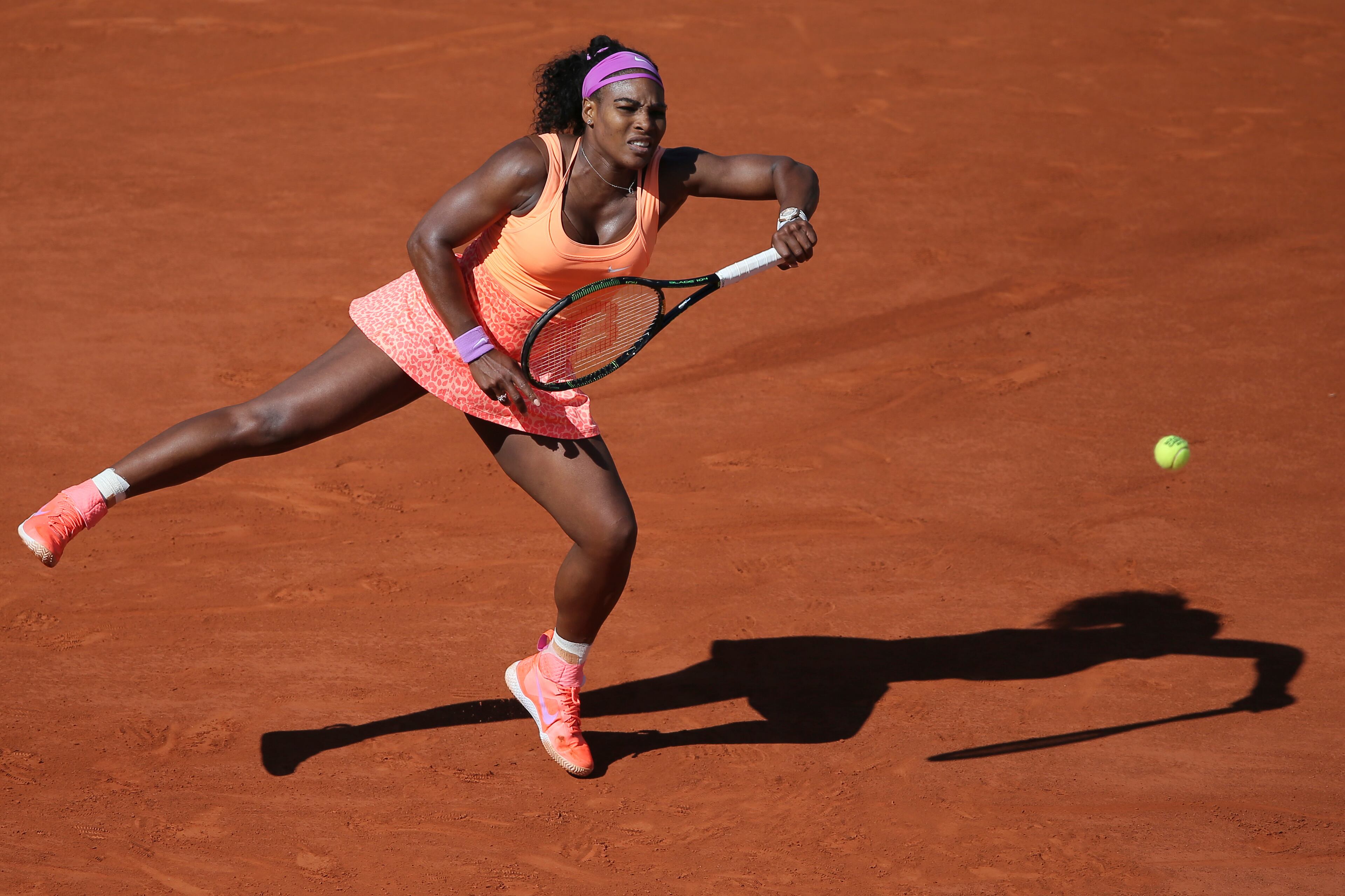 Right-handed Serena Williams of the U.S. returns with a left-hand in the final of the French Open tennis tournament against Lucie Safarova of the Czech Republic at the Roland Garros stadium, in Paris, France, Saturday, June 6, 2015. Williams won in three sets, 6-3, 6-7, 6-2. (AP Photo/David Vincent)