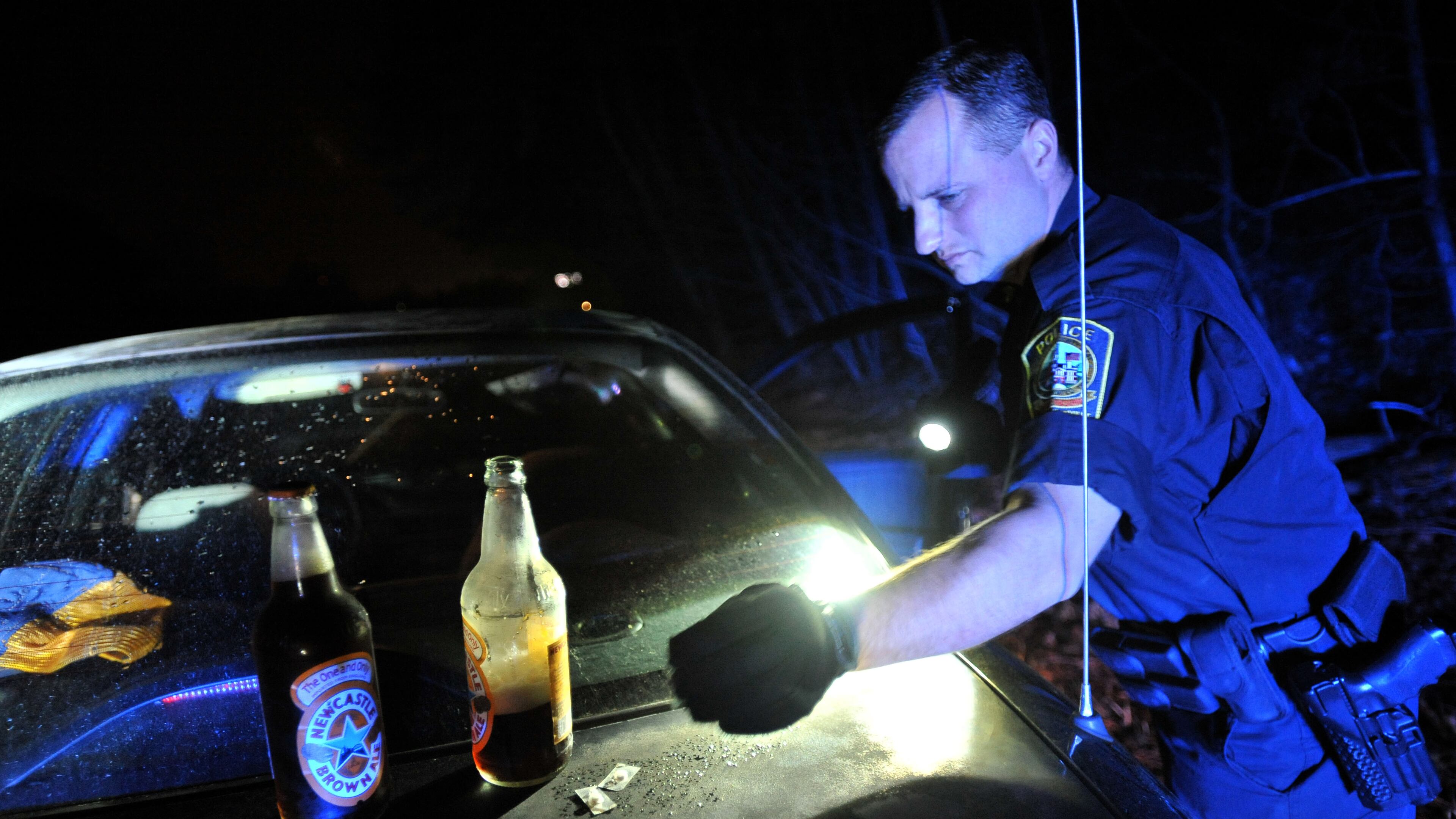 Lawrenceville police make a traffic stop of a driver suspected of driving under the influence. (Hyosub Shin/AJC FILE PHOTO 2012)