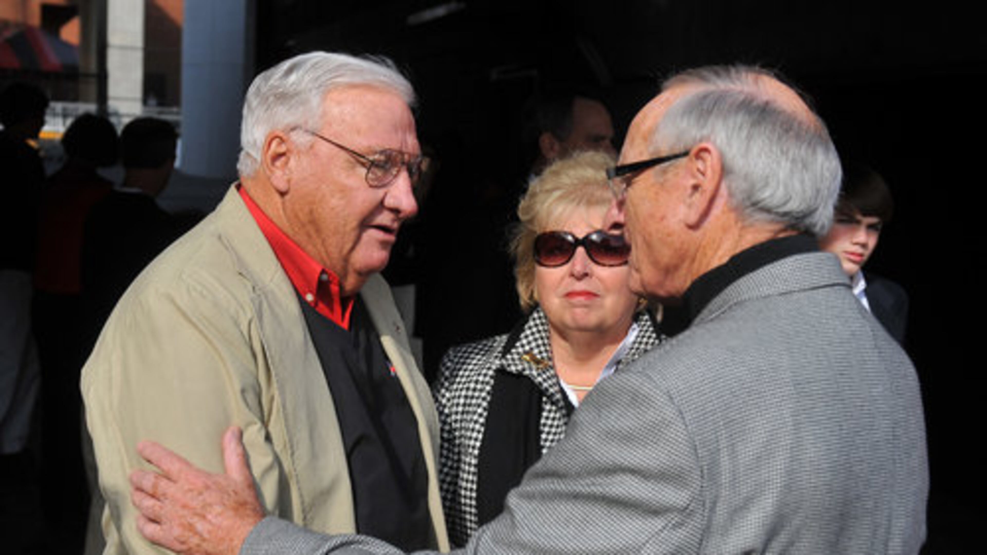 Former UGA coach and athletics director Vince Dooley talks with Sonny Seiler, the long-time owner of the Georgia mascots, and Seiler's daughter Swann.