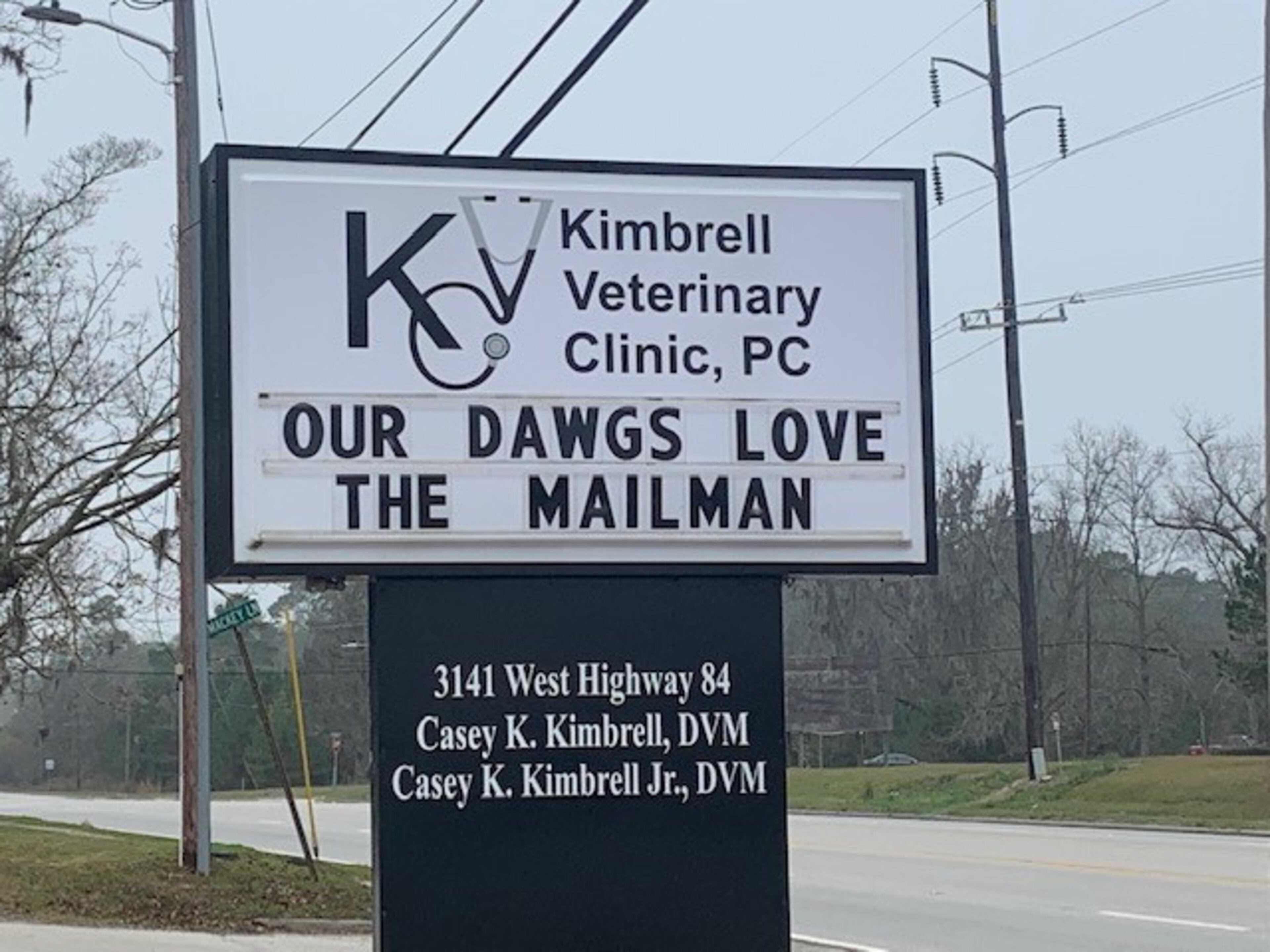 There are plenty of signs in and around Blackshear, Ga., the home town of Stetson Bennett, supporting the Georgia starting quarterback.
