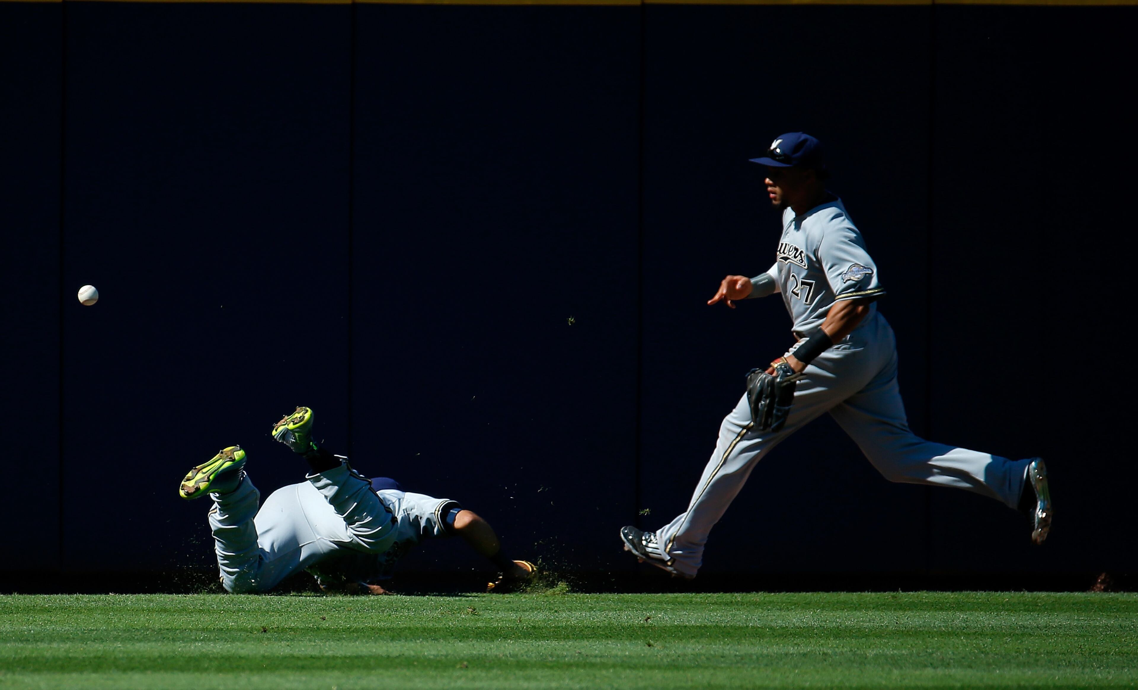 Carlos Gomez #27 runs to the ball after Gerardo Parra #28 of the Milwaukee Brewers failed to catch this double hit by A.J. Pierzynski #15 of the Atlanta Braves in the second inning at Turner Field on May 23, 2015 in Atlanta, Georgia. (Photo by Kevin C. Cox/Getty Images)