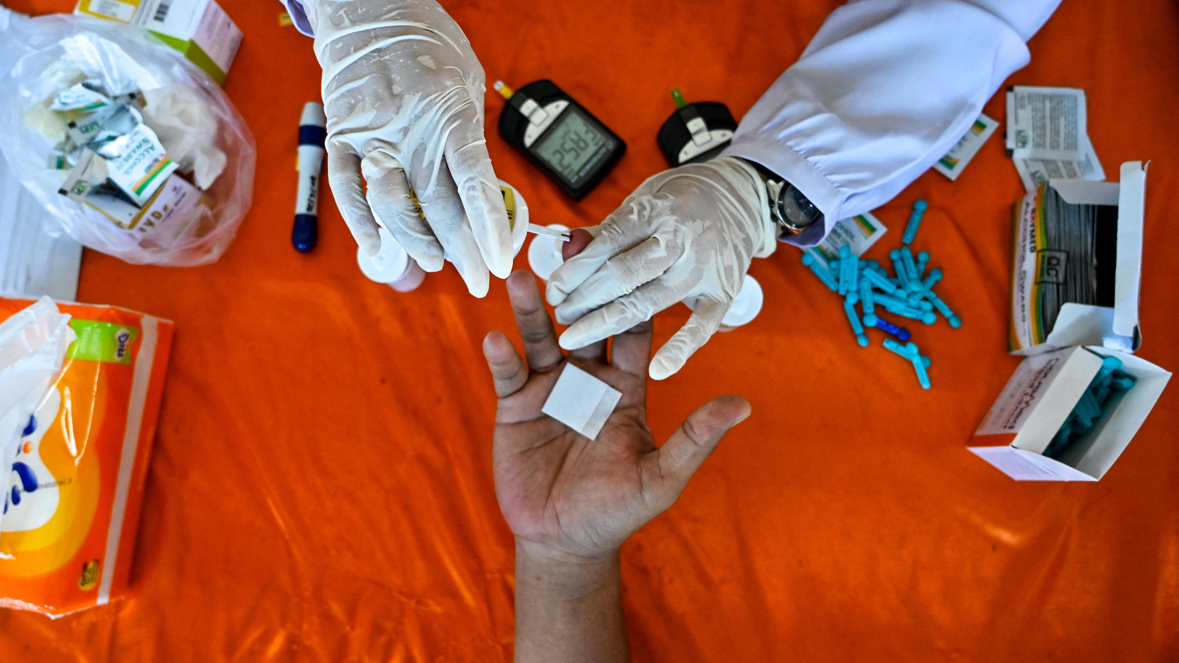 Following new guidance from the nation’s top heart authorities, Atlanta cardiologists are starting to screen for risk factors that lead to cardiovascular or heart disease in patients as young as 30. (Chaideer Mahyuddin/AFP via Getty Images)