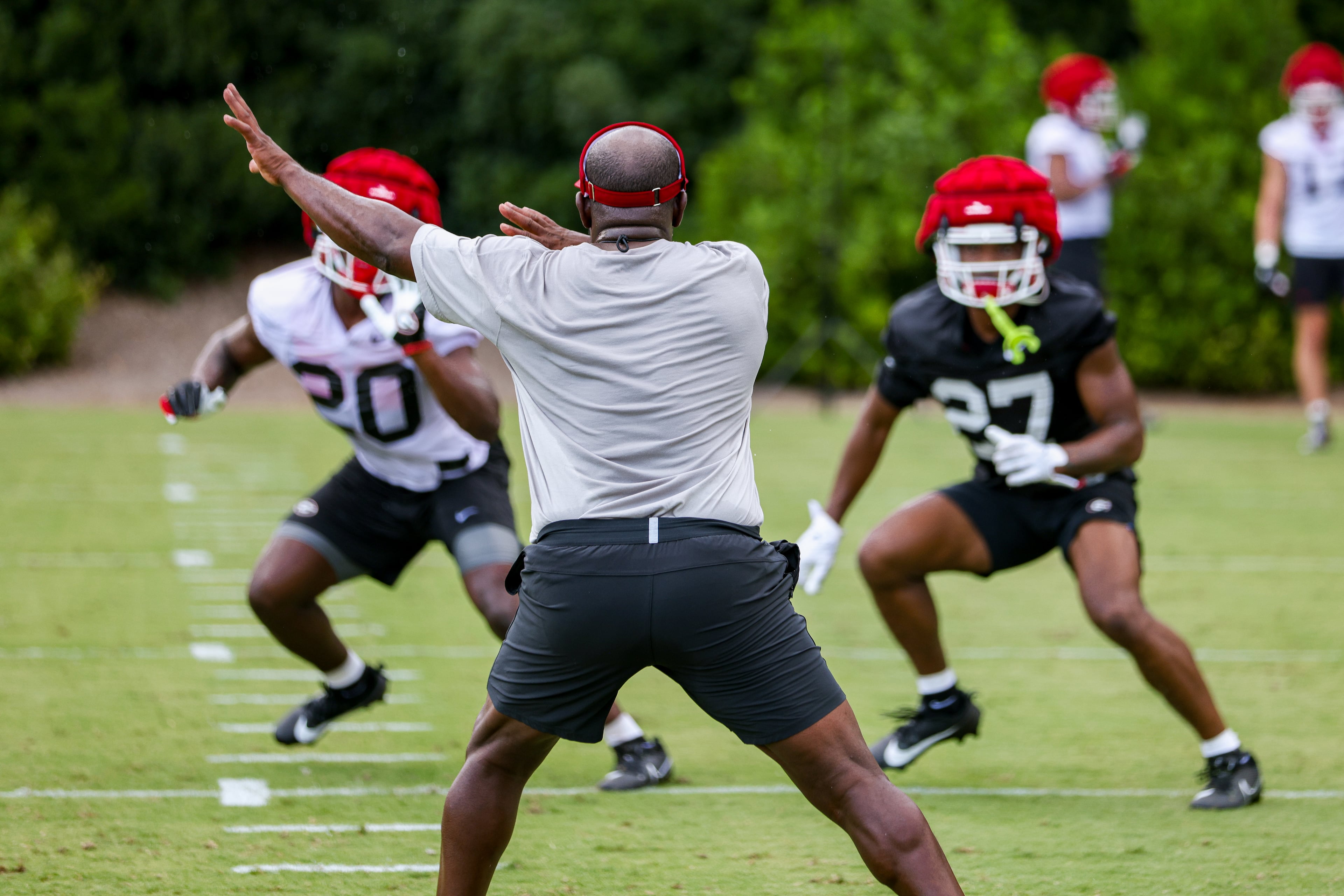 Georgia co-defensive coordinator and safeties coach Travaris Robinson directs players during a drill. (Conor Dillon/UGAAA)
