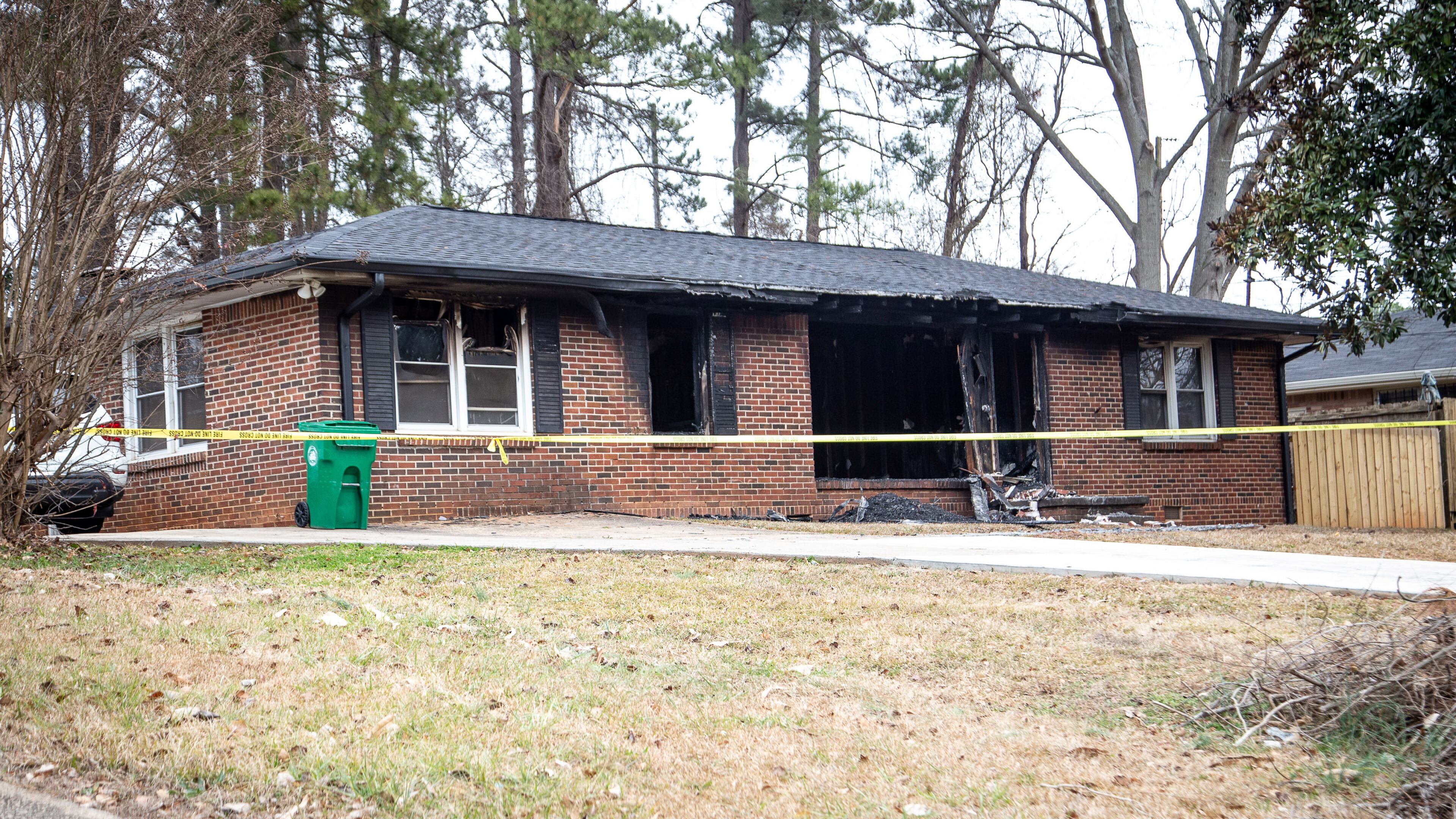 A fire at a DeKalb County home near Covington Highway that killed five people broke out about 12:30 a.m. Saturday, Jan. 9, 2021. (Photo: Steve Schaefer for The Atlanta Journal-Constitution)