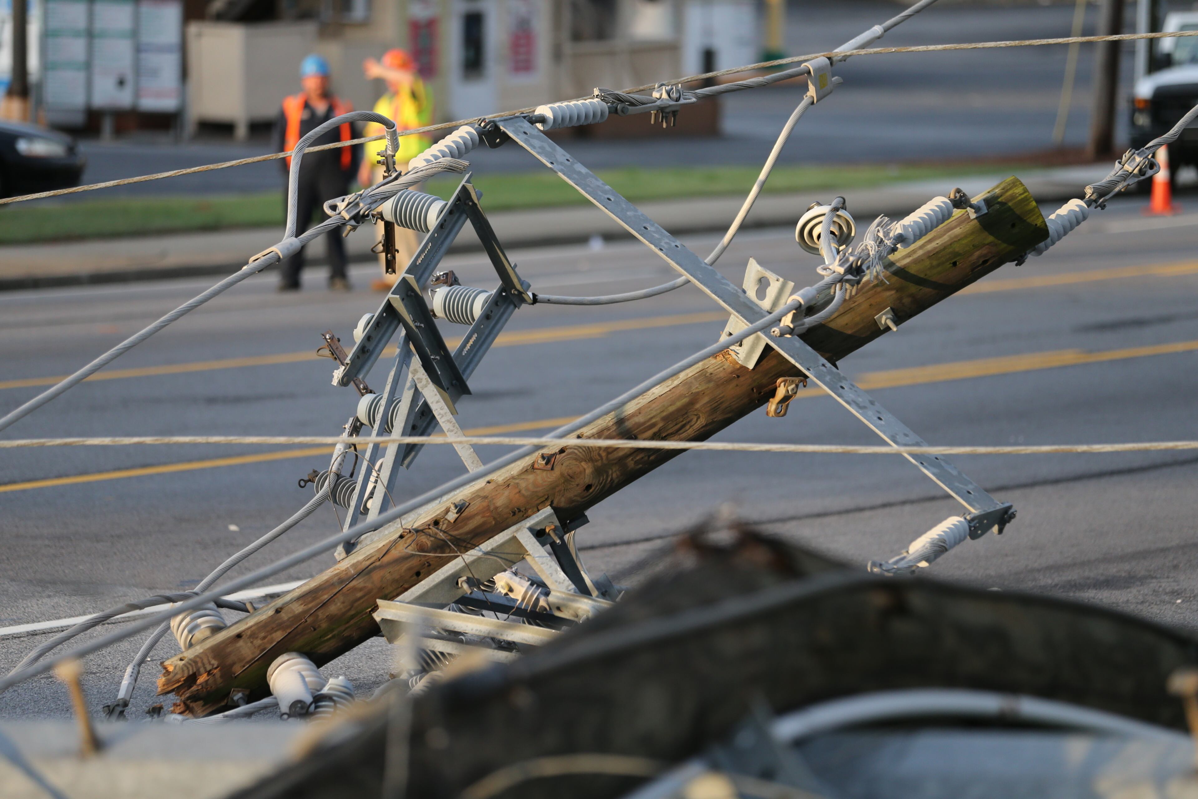 A major Gwinnett County road was blocked this morning after a huge power pole fell across the roadway. The metal utility pole came down onto Singleton Road before 6:30 a.m., blocking all lanes in both directions between Jimmy Carter Boulevard and Thompson Parkway. JOHN SPINK/JSPINK@AJC.COM