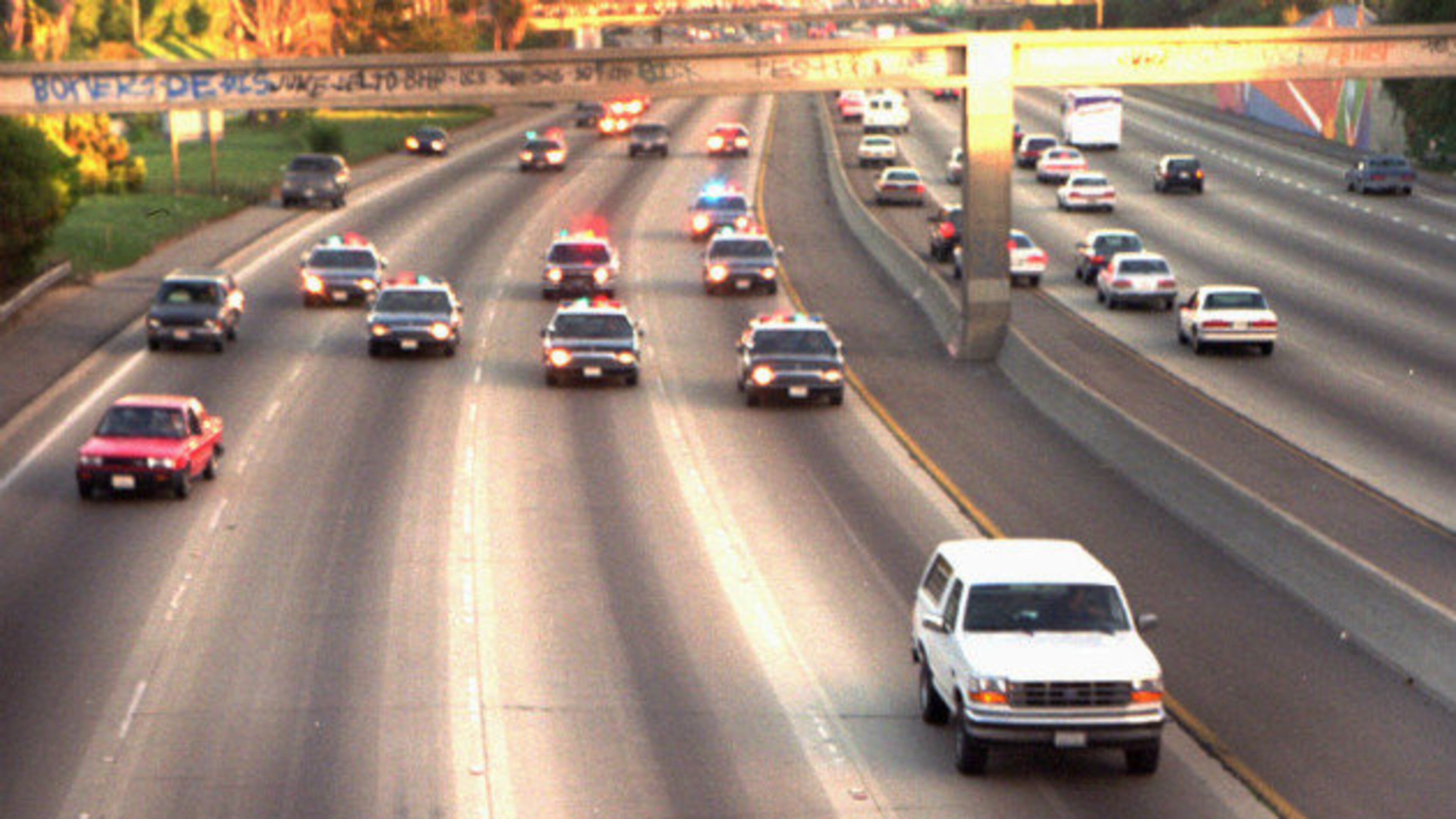 A nationwide television audience of 95 million people watched the O.J. Simpson Ford Bronco chase on June 17, 1994. (AP photo)