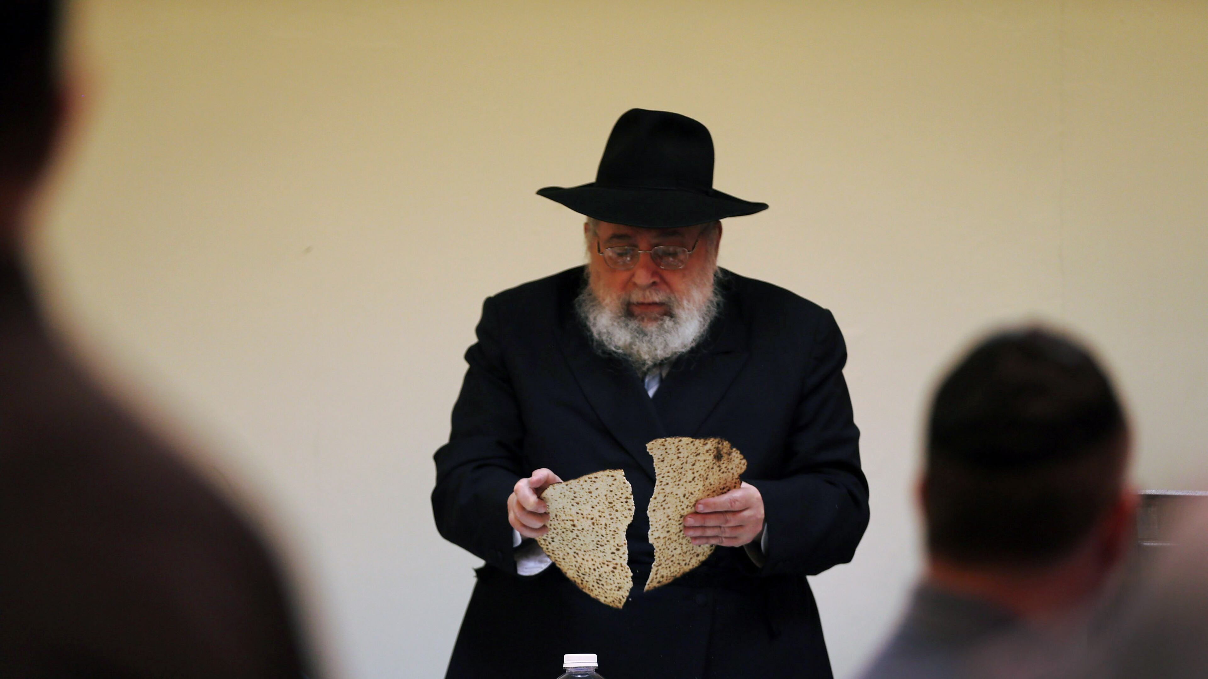 MIAMI BEACH, FL - MARCH 25: Rabbi Efraim Katz breaks a piece of matzo as he leads a community Passover Seder at Beth Israel synagogue on March 25, 2013 in Miami Beach, Florida. The community Passover Seder that served around 150 people has been held for the past 30 years and is welcome to anyone in the community that wants to commemorate the emancipation of the Israelites from slavery in ancient Egypt. (Photo by Joe Raedle/Getty Images)