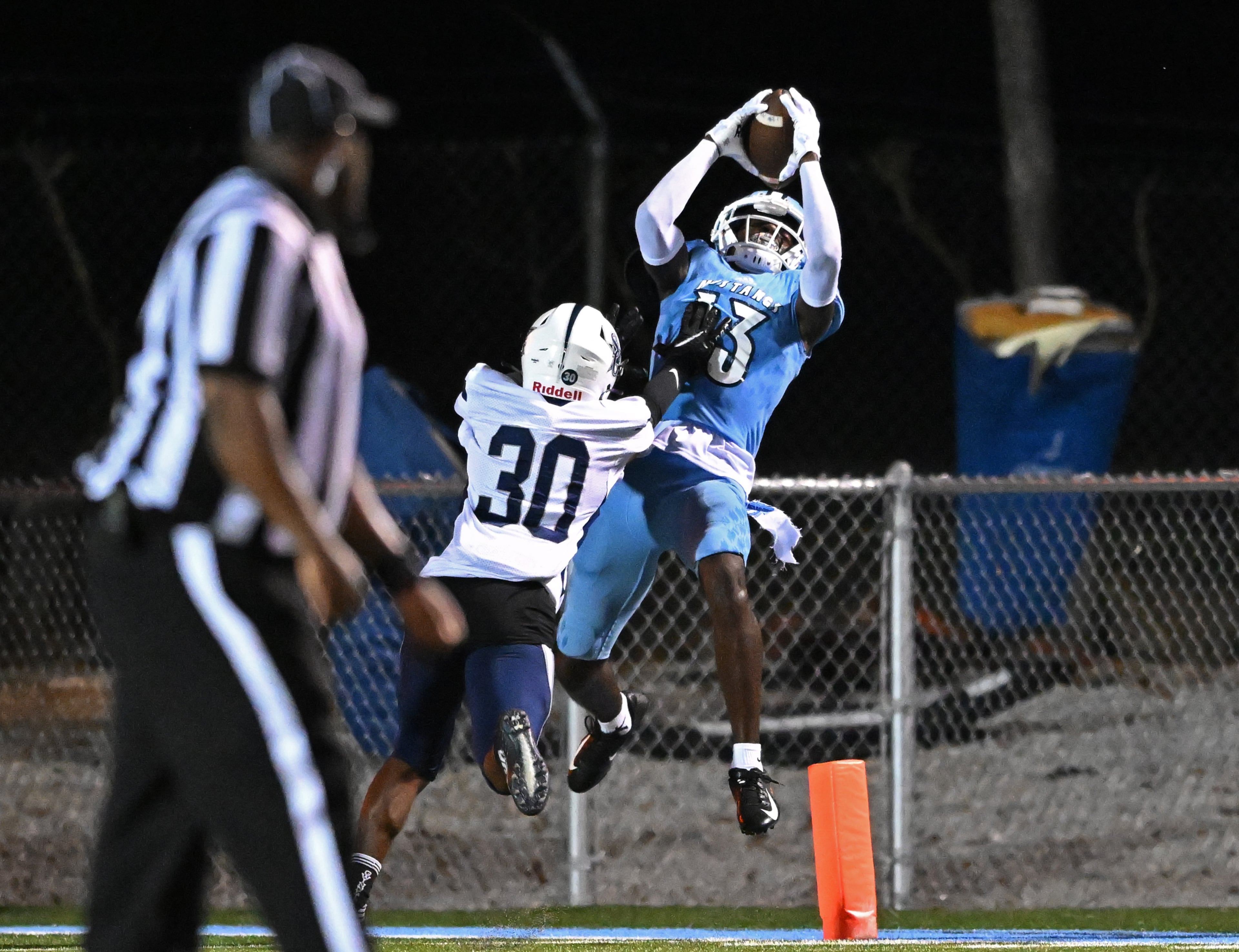 August 26 , 2022 Norcross - Meadowcreek's Anteaus J stokes (13) catches a touchdown pass under pressure from South Gwinnett’s Farrnell Williams during the second half at Meadowcreek High School in Norcross on Friday, August 26, 2022. South Gwinnett won 58-25 over Meadowcreek. (Hyosub Shin / Hyosub.Shin@ajc.com)
