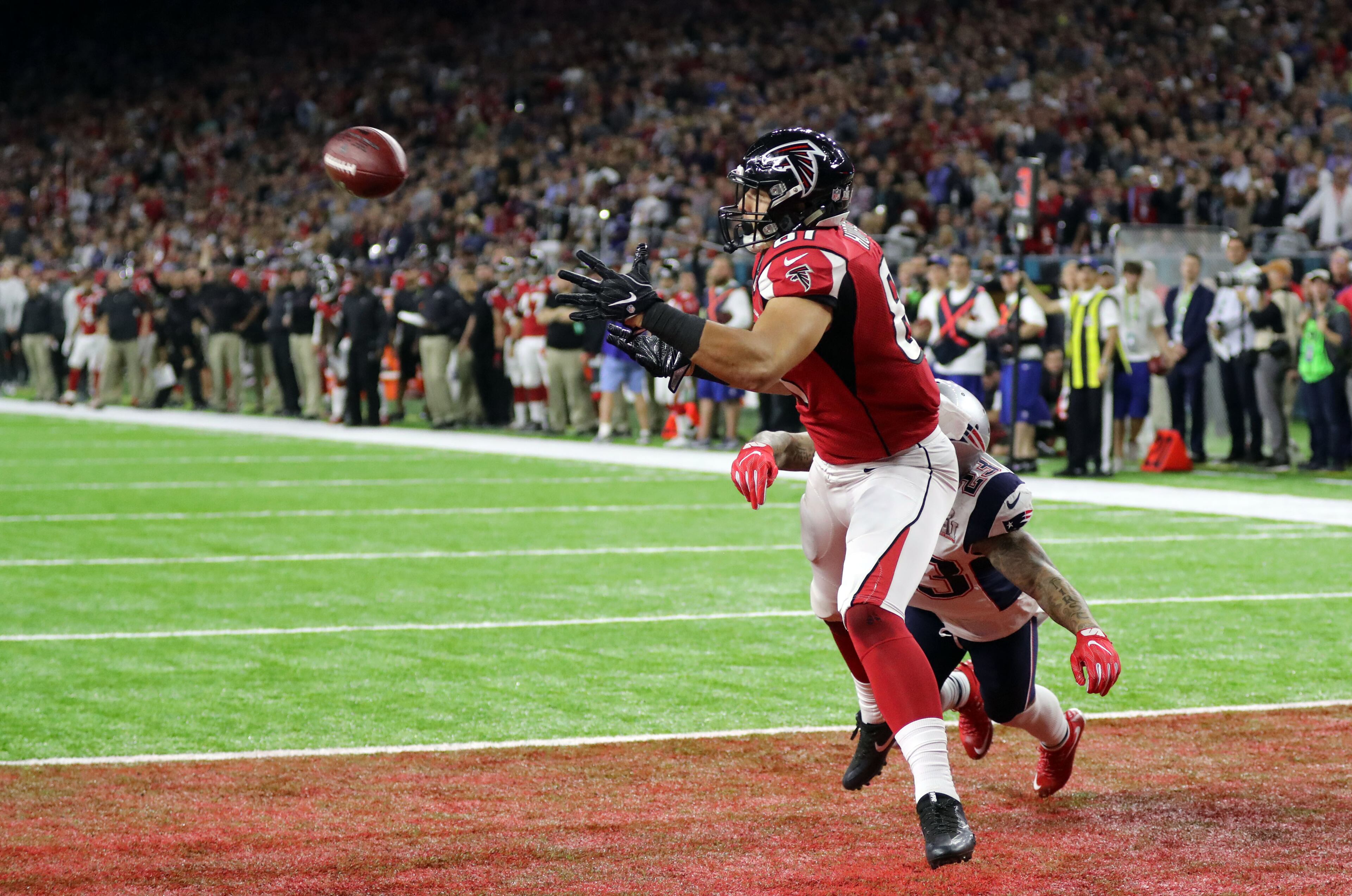 FEBRUARY 5, 2017 HOUSTON TX Atlanta Falcons tight end Austin Hooper (81) scores a touchdown in the second quarter as the Atlanta Falcons meet the New England Patriots in Super Bowl LI at NRG Stadium in Houston, TX, Sunday, February 5, 2017. Curtis Compton/AJC