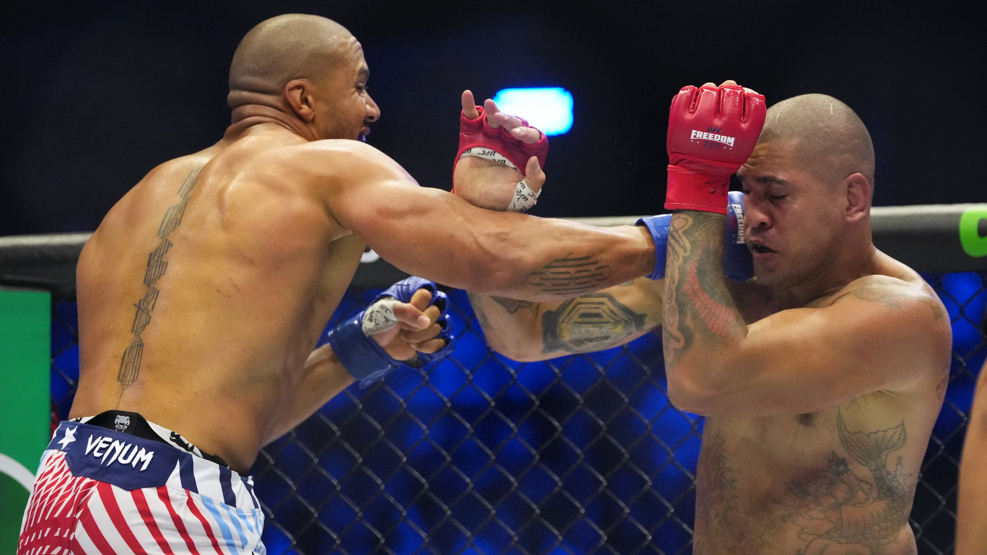 Alex Pereira, right, fights Ciryl Gane during their interim heavyweight title bout at UFC Freedom 250 on the South Lawn of the White House, Monday, June 15, 2026, in Washington. (AP Photo/Alex Brandon)
