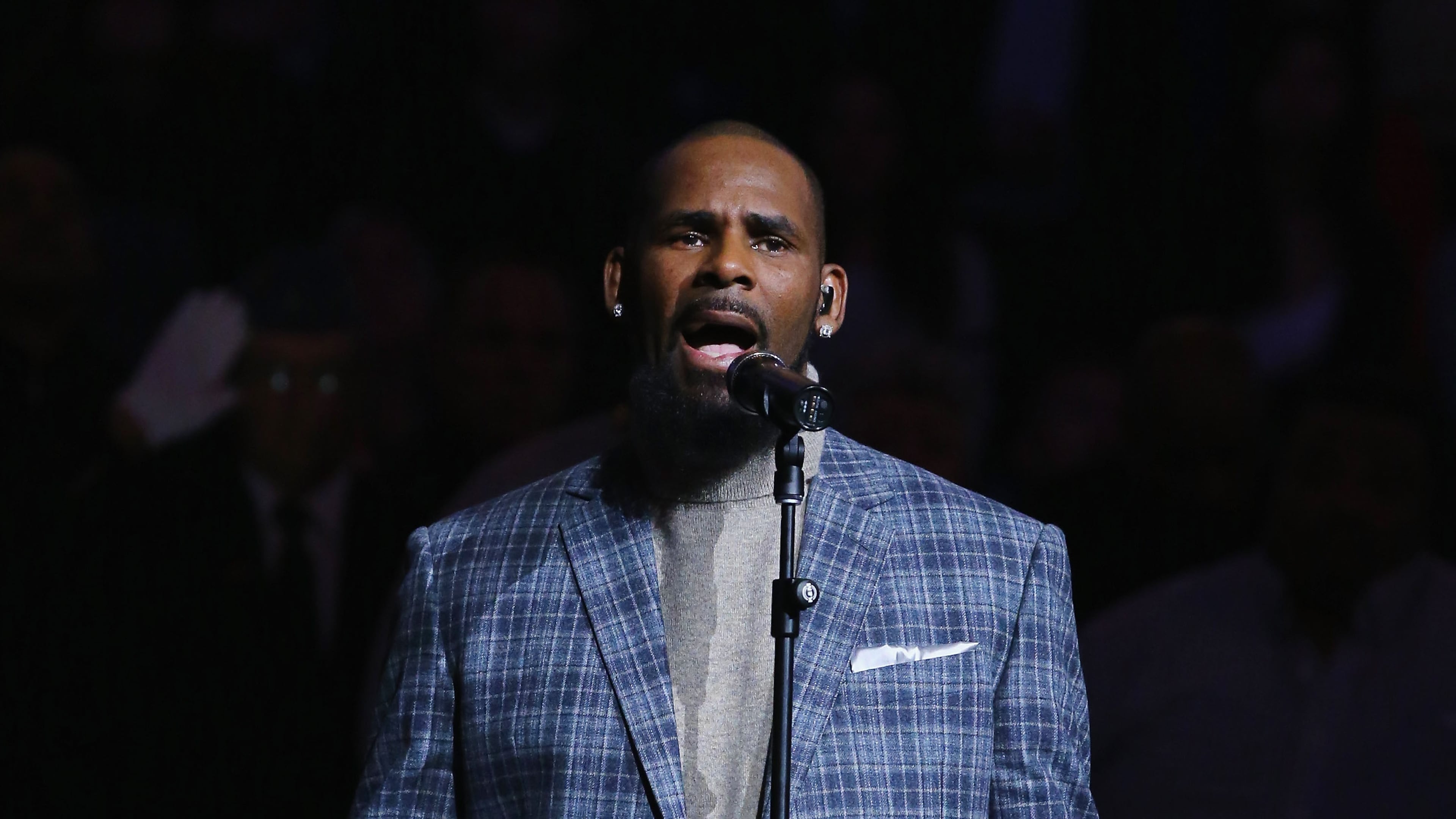 NEW YORK, NY - NOVEMBER 17: Singer R. Kelly sings the National anthem before the Brooklyn Nets vs the Atlanta Hawks at The Barclays Center on November 17, 2015 in New York City.