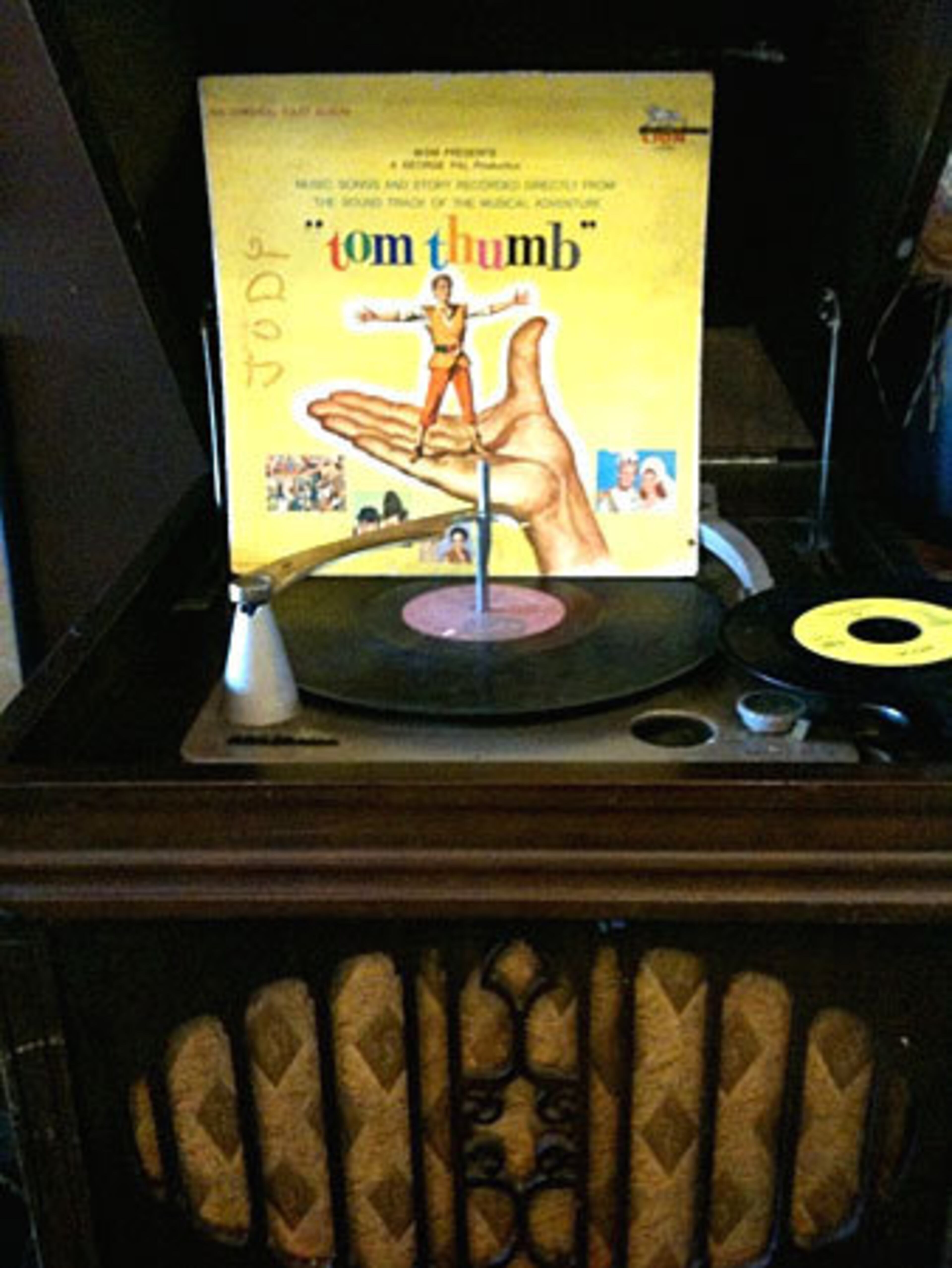 Harm Heung Cold Noodle also features a standing phonograph.