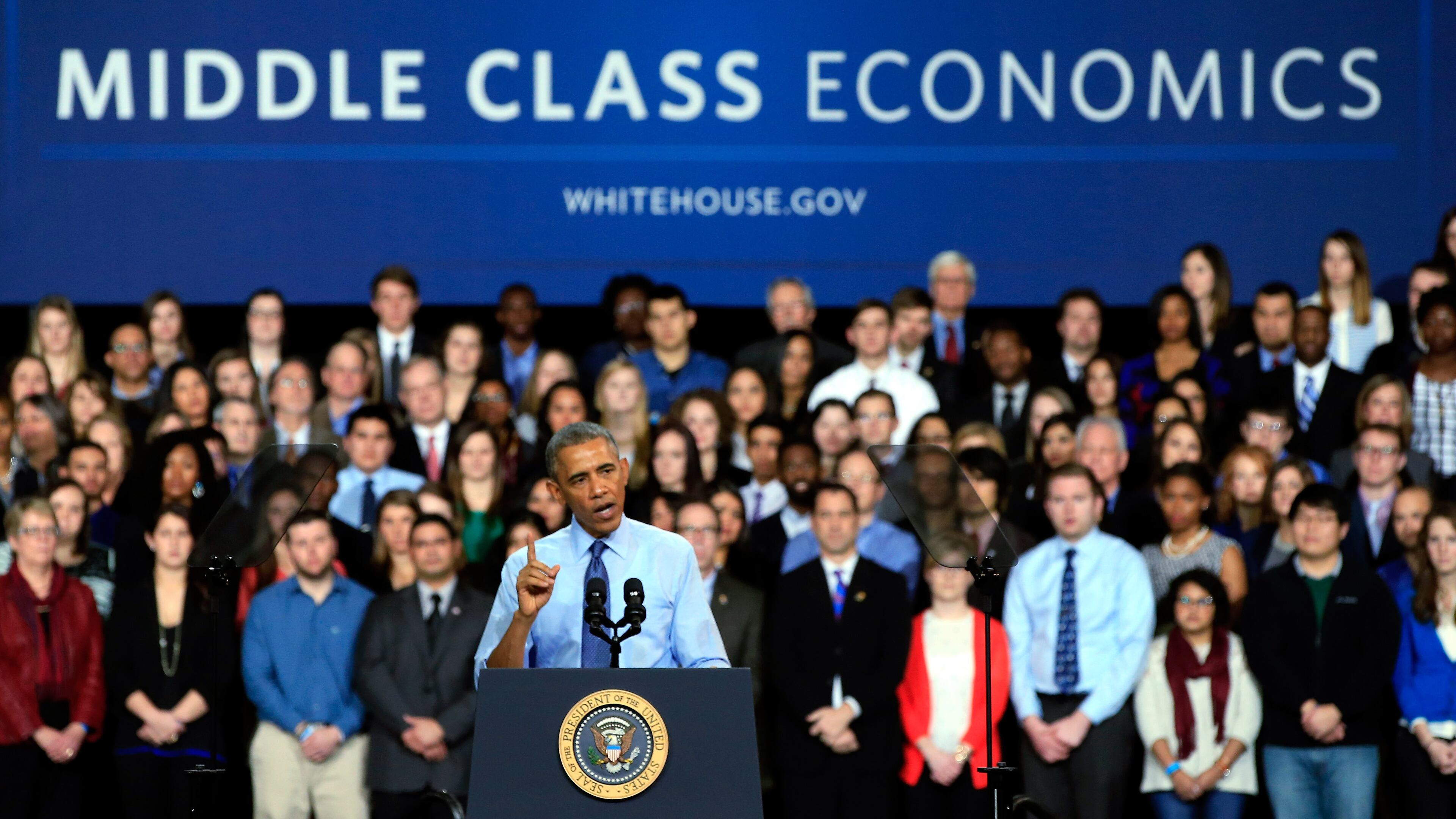 LAWRENCE, KS - JANUARY 22: U.S. President Barack Obama speaks at the University Of Kansas at the Anschutz Pavillion on January 22, 2015 in Lawrence, Kansas. Obama is traveling to push his State of the Union agenda. (Photo by Jamie Squire/Getty Images) The sign-maker misspelled "middling." (Jamie Squire / Getty Images)