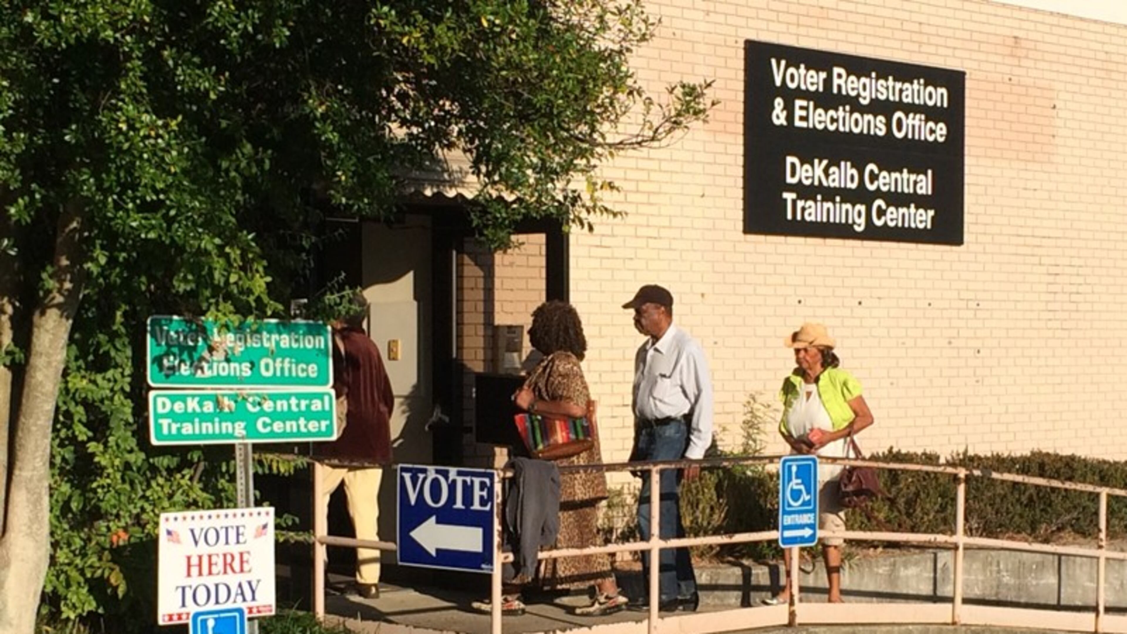 Voters walk in The DeKalb County Voter Registration and Elections Office off Memorial Drive on Monday morning as early voting begins. JOSHUA SHARPE/JOSHUA.SHARPE@AJC.COM