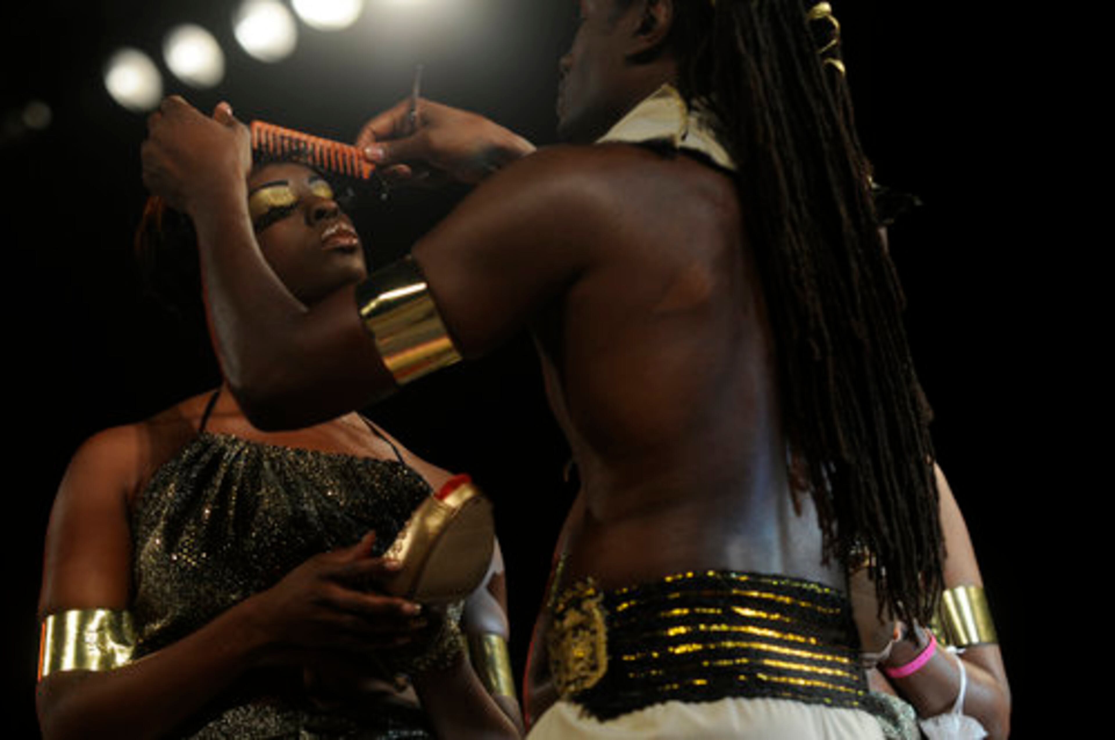 Kevin Kirk, of Alabama, cuts a model's hair on stage.